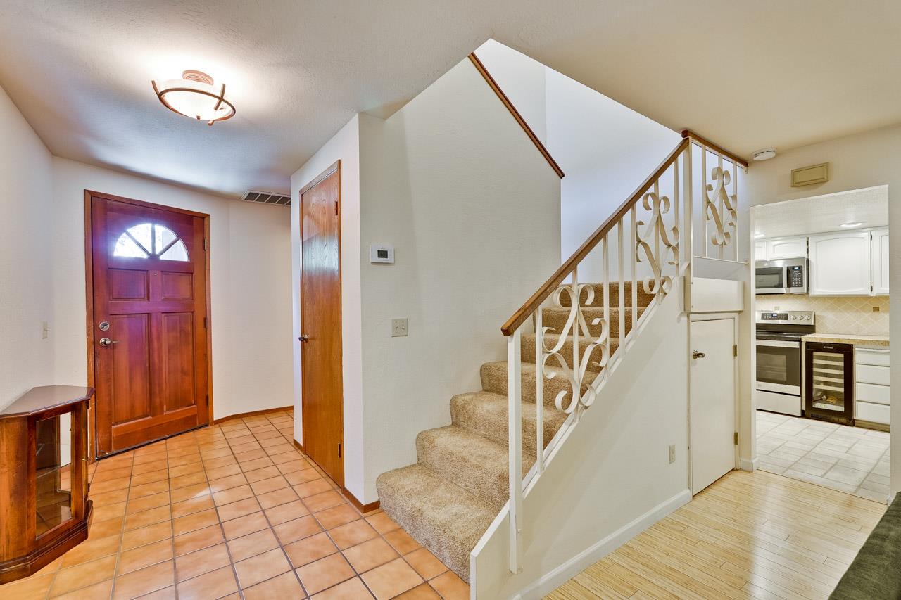 Detail Gallery Image 13 of 28 For 1132 Cherryview Ln, San Jose,  CA 95118 - 3 Beds | 2/1 Baths