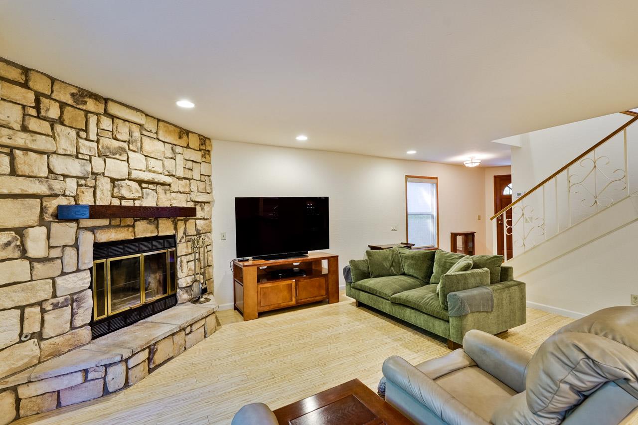 Detail Gallery Image 3 of 28 For 1132 Cherryview Ln, San Jose,  CA 95118 - 3 Beds | 2/1 Baths