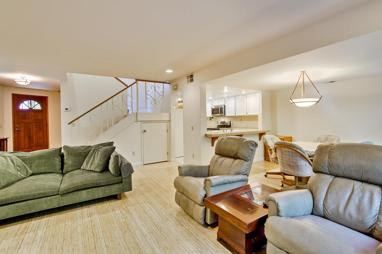 Detail Gallery Image 4 of 28 For 1132 Cherryview Ln, San Jose,  CA 95118 - 3 Beds | 2/1 Baths