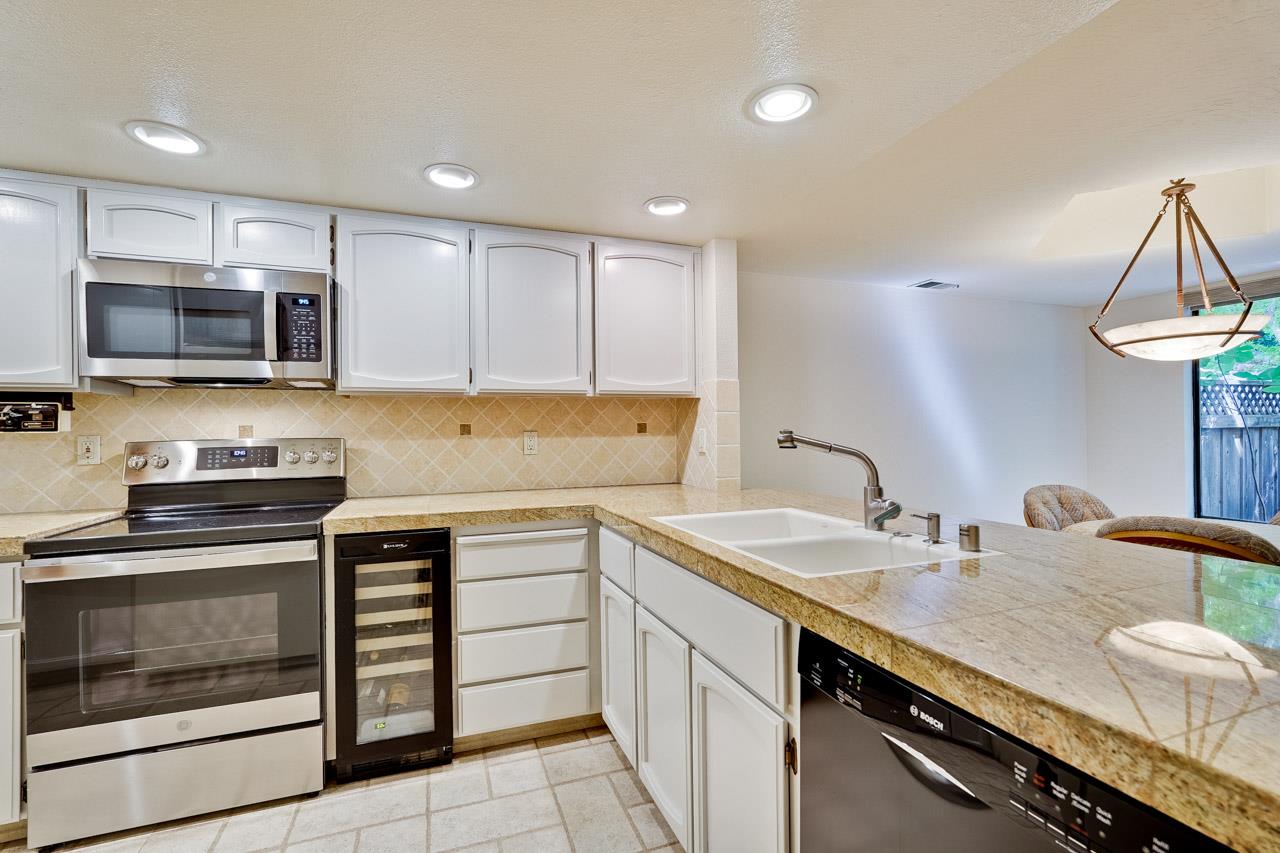 Detail Gallery Image 5 of 28 For 1132 Cherryview Ln, San Jose,  CA 95118 - 3 Beds | 2/1 Baths