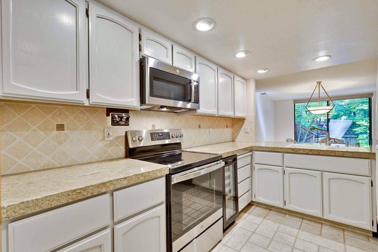 Detail Gallery Image 6 of 28 For 1132 Cherryview Ln, San Jose,  CA 95118 - 3 Beds | 2/1 Baths