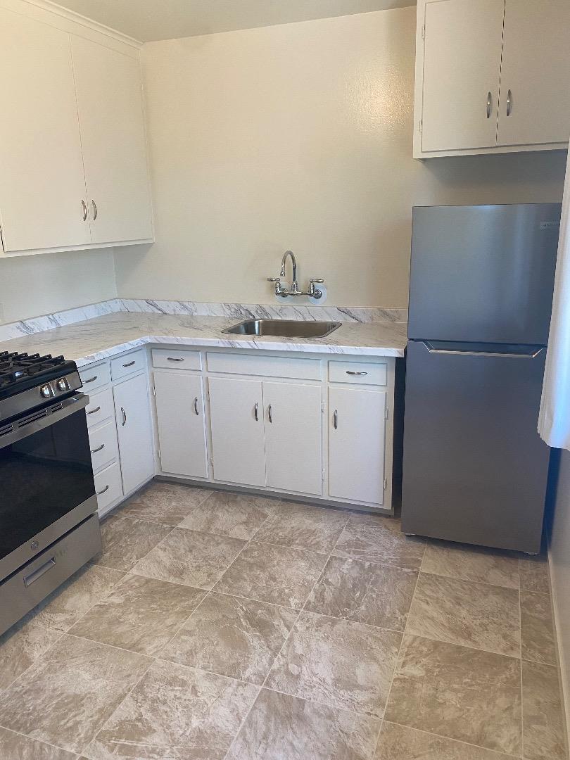 Detail Gallery Image 6 of 8 For 1415 El Camino Real #11,  Burlingame,  CA 94010 - 0 Beds | 1 Baths