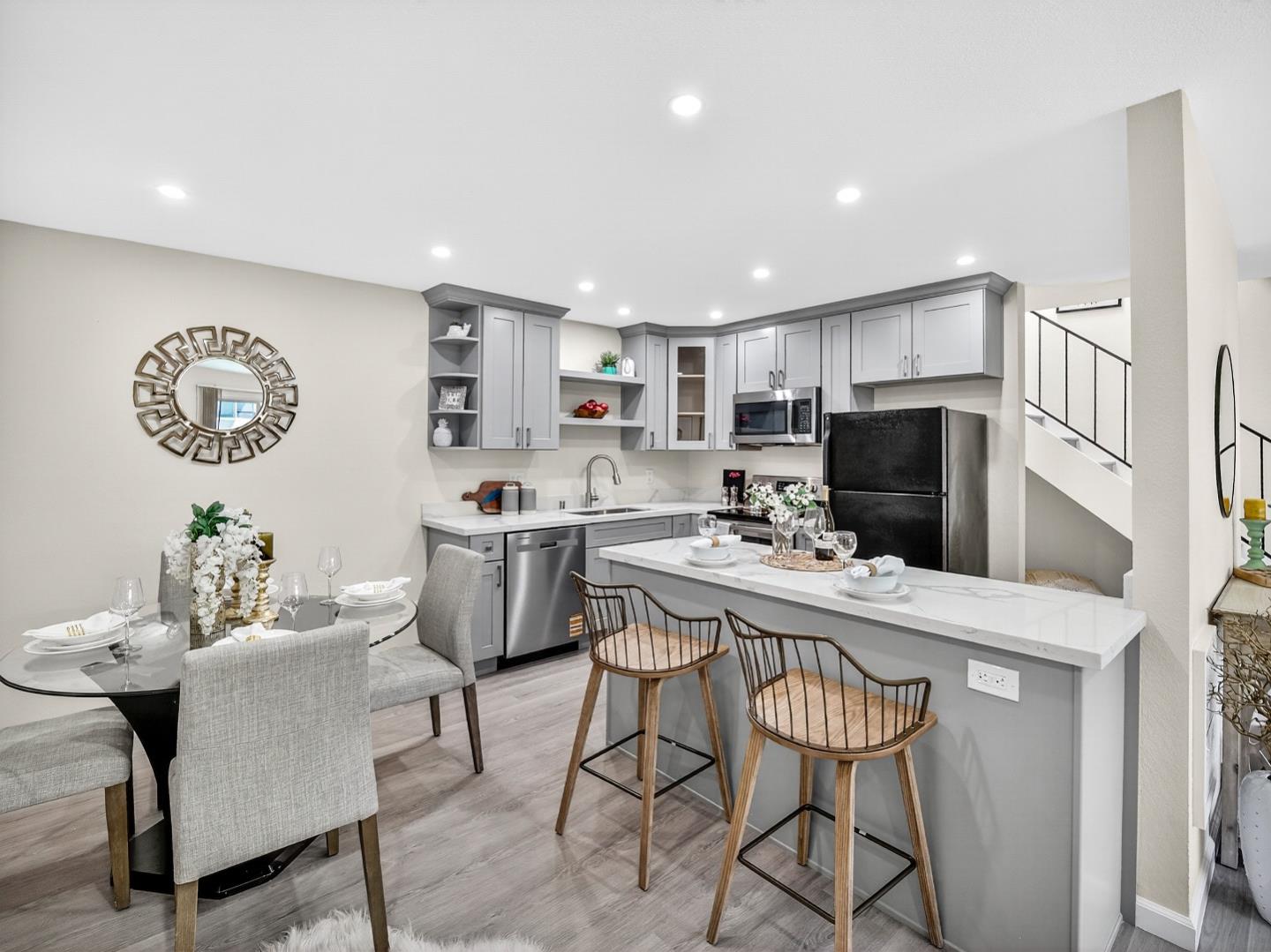 Detail Gallery Image 2 of 42 For 380 Auburn Way #6,  San Jose,  CA 95129 - 2 Beds | 1/1 Baths