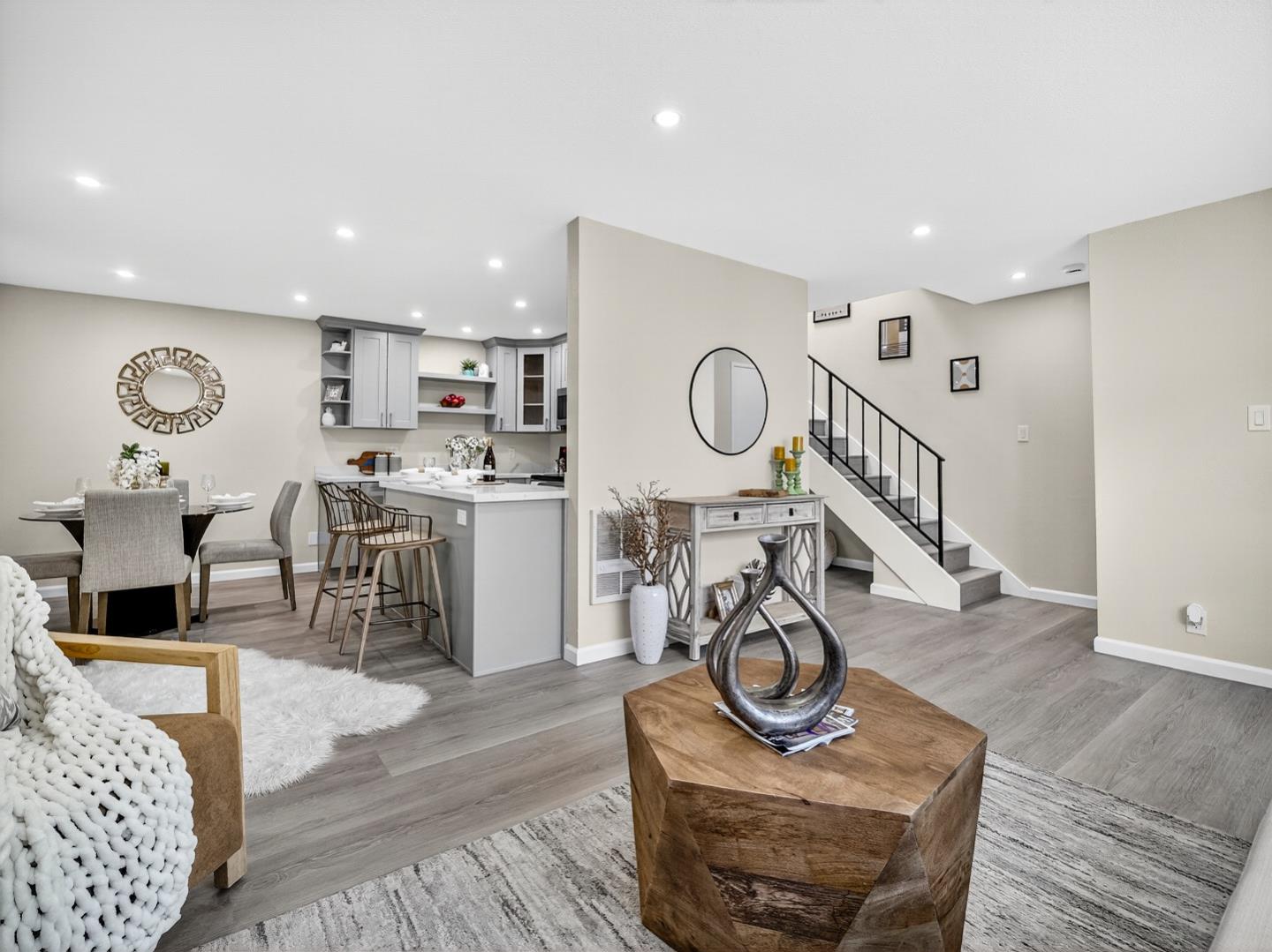 Detail Gallery Image 7 of 42 For 380 Auburn Way #6,  San Jose,  CA 95129 - 2 Beds | 1/1 Baths