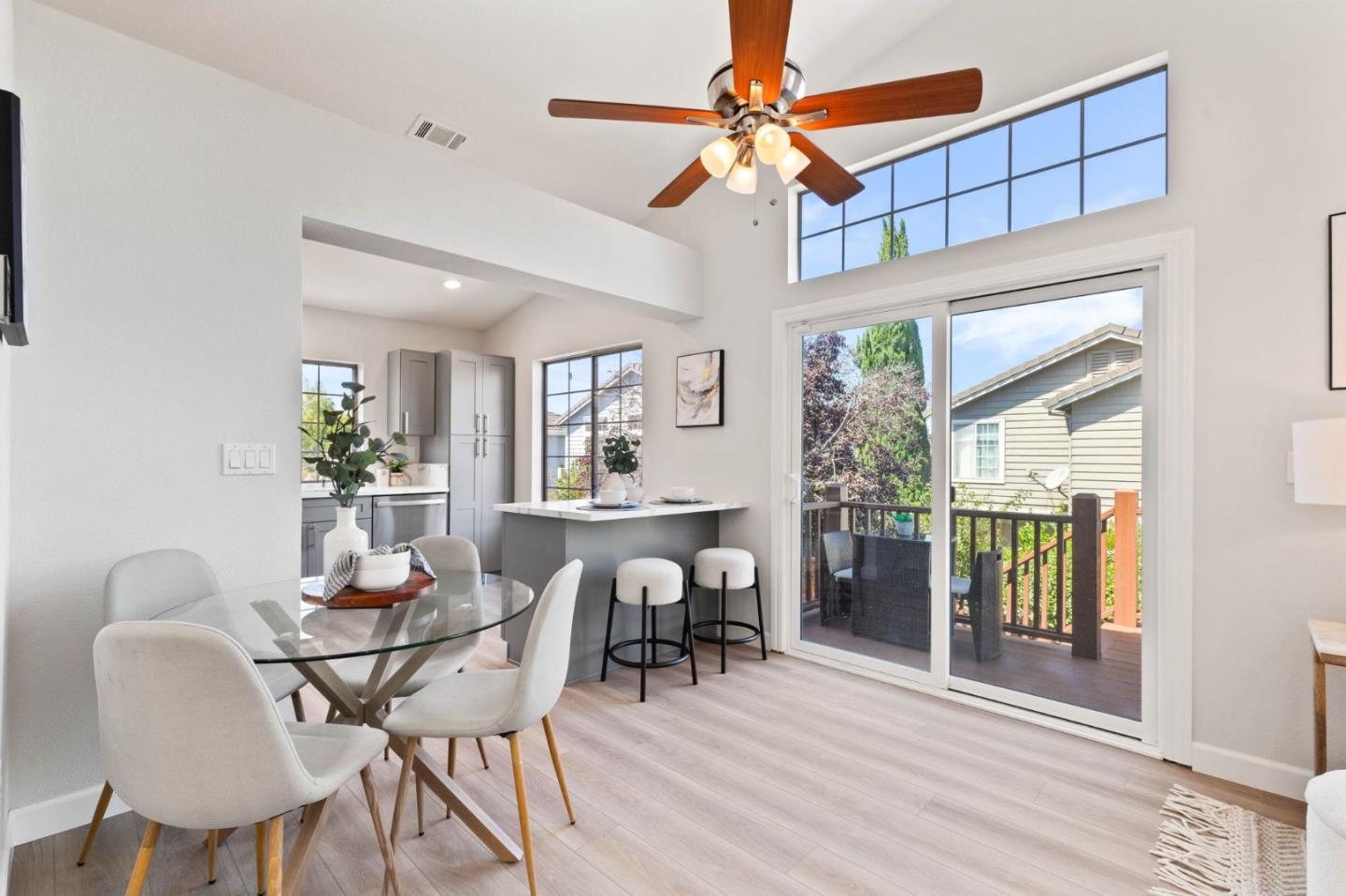 Detail Gallery Image 4 of 32 For 5458 Andromeda Cir, Fremont,  CA 94538 - 3 Beds | 2/1 Baths