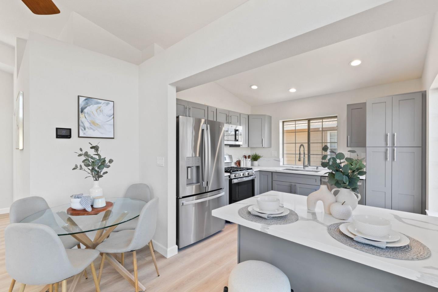 Detail Gallery Image 9 of 32 For 5458 Andromeda Cir, Fremont,  CA 94538 - 3 Beds | 2/1 Baths