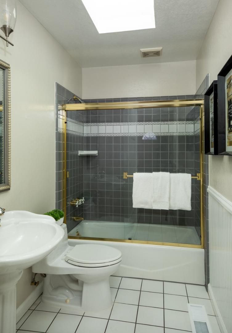 Detail Gallery Image 13 of 31 For 3704 Pruneridge Ave, Santa Clara,  CA 95051 - 5 Beds | 3 Baths