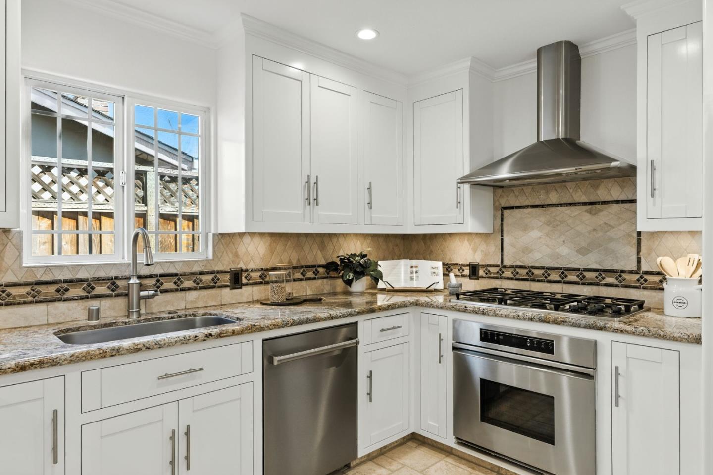 Detail Gallery Image 15 of 41 For 1374 Annapolis Way, San Jose,  CA 95118 - 3 Beds | 2 Baths
