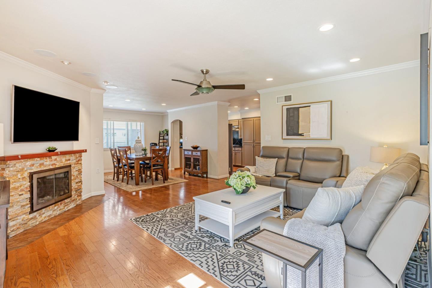 Detail Gallery Image 10 of 47 For 4009 Rondeau Dr, San Jose,  CA 95124 - 3 Beds | 2 Baths