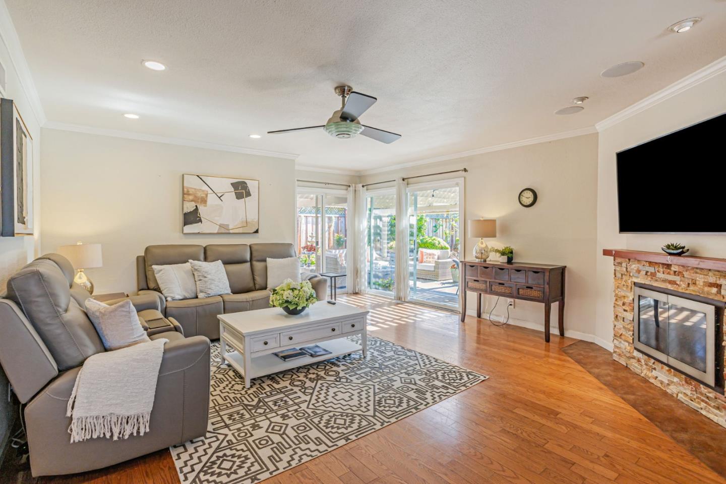 Detail Gallery Image 9 of 47 For 4009 Rondeau Dr, San Jose,  CA 95124 - 3 Beds | 2 Baths