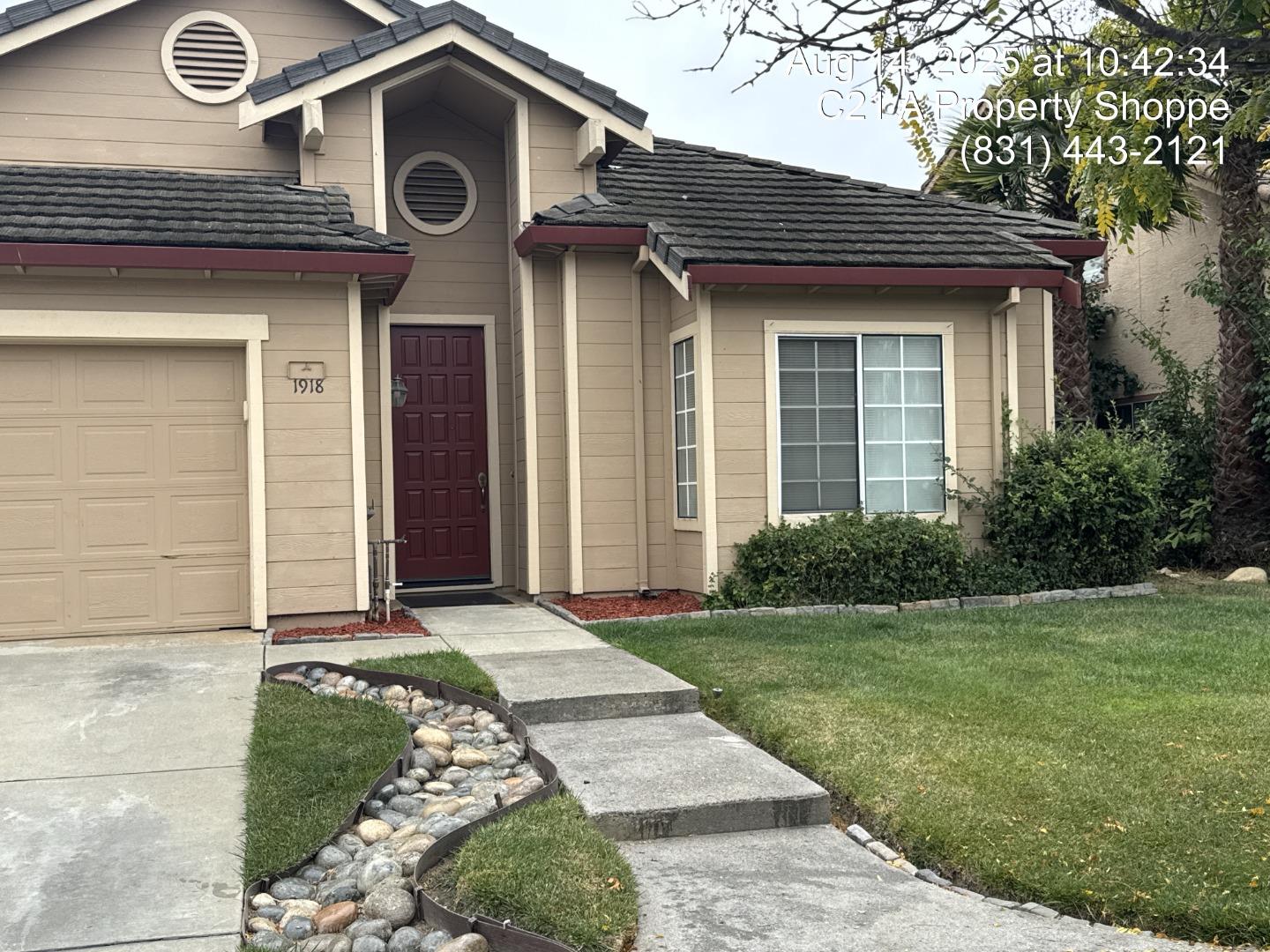 Detail Gallery Image 2 of 19 For 1918 Newcastle Dr, Salinas,  CA 93906 - 4 Beds | 2 Baths