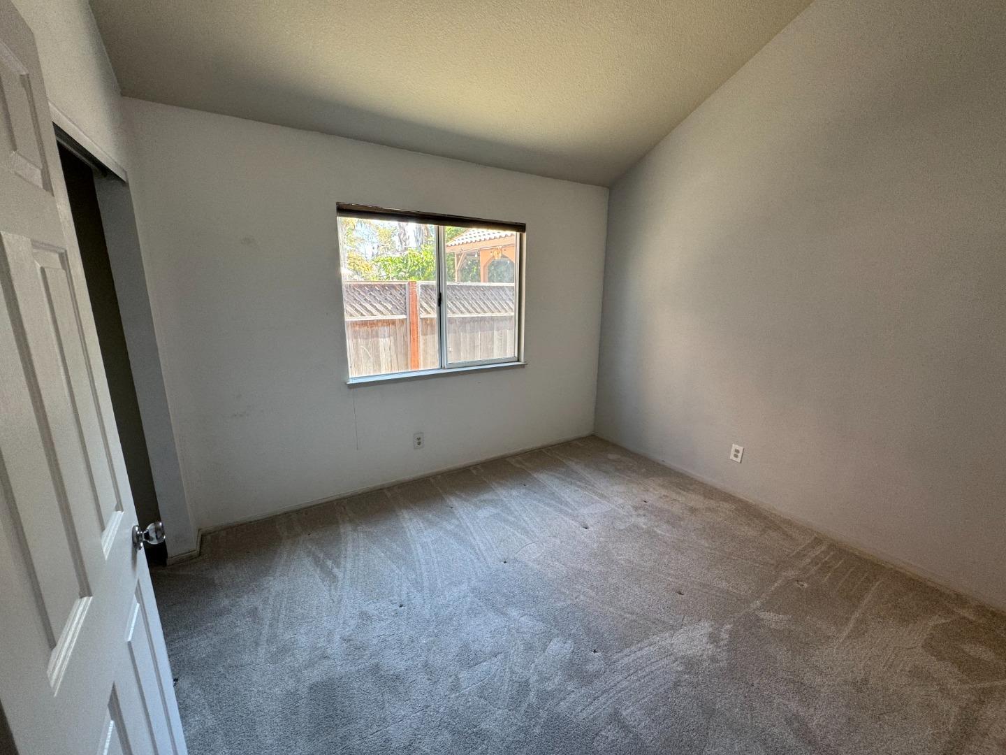 Detail Gallery Image 24 of 42 For 1918 Newcastle Dr, Salinas,  CA 93906 - 4 Beds | 2 Baths
