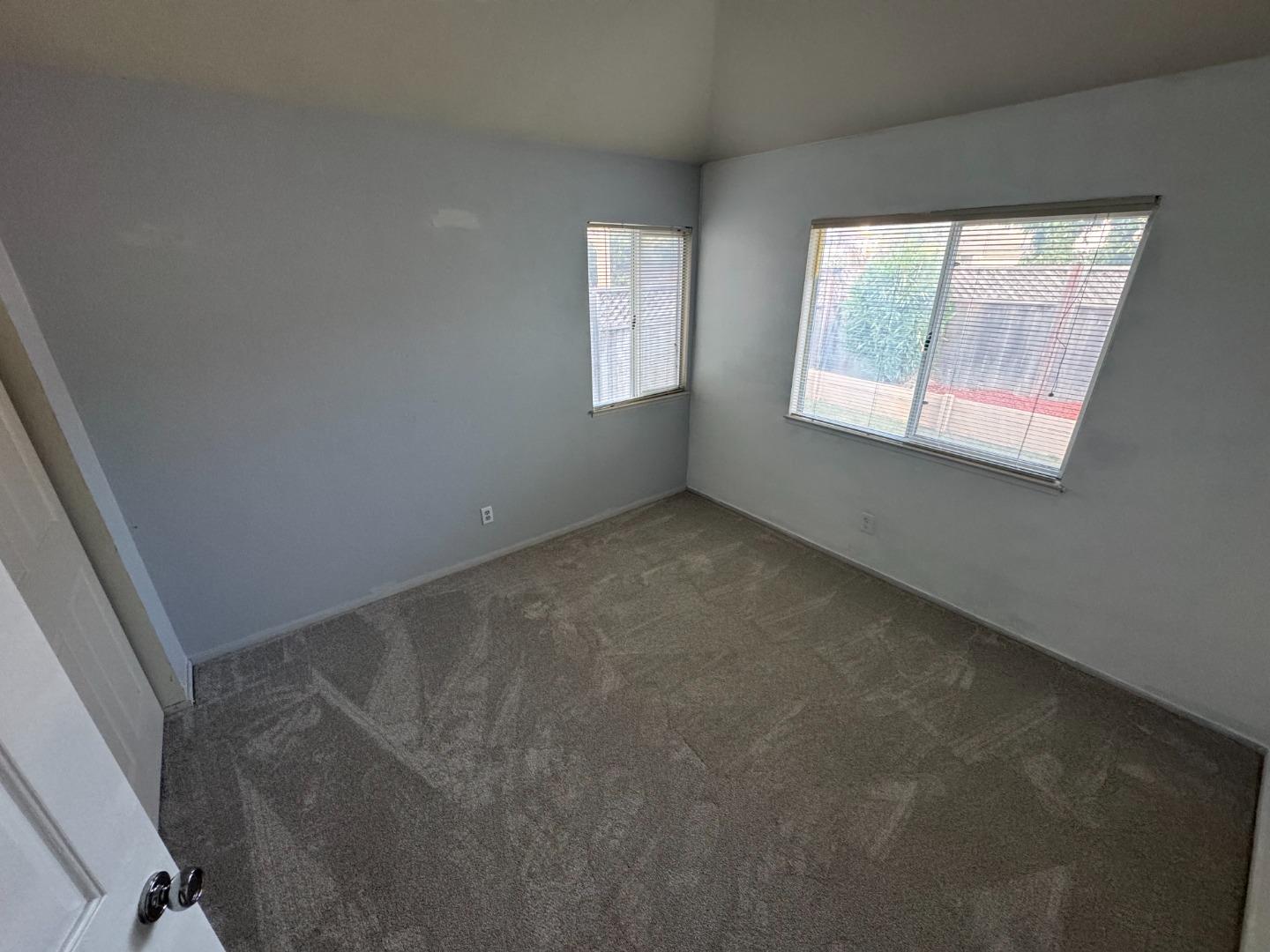 Detail Gallery Image 25 of 42 For 1918 Newcastle Dr, Salinas,  CA 93906 - 4 Beds | 2 Baths
