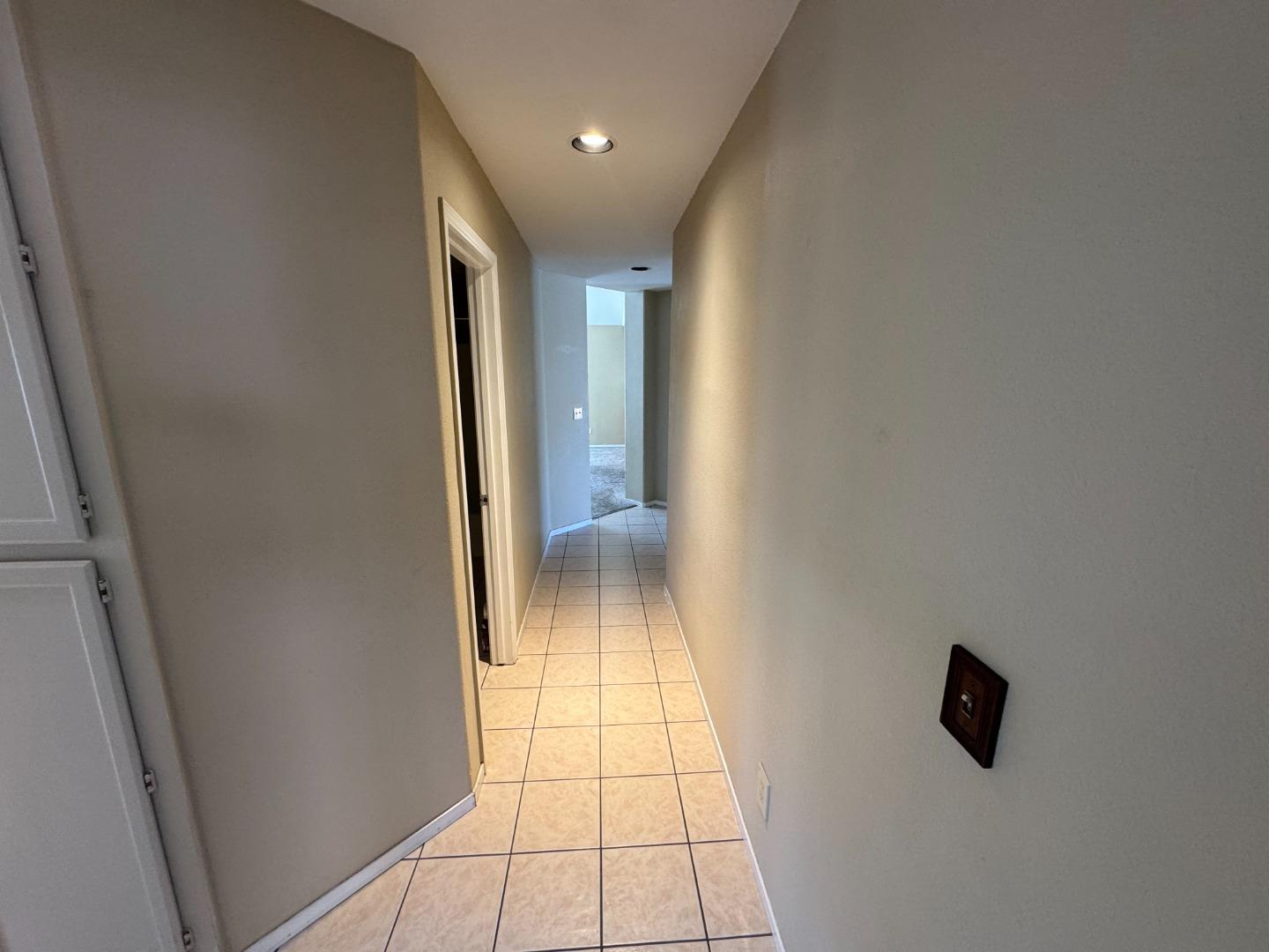 Detail Gallery Image 28 of 42 For 1918 Newcastle Dr, Salinas,  CA 93906 - 4 Beds | 2 Baths