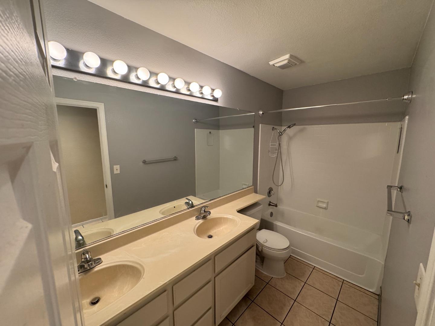 Detail Gallery Image 30 of 42 For 1918 Newcastle Dr, Salinas,  CA 93906 - 4 Beds | 2 Baths