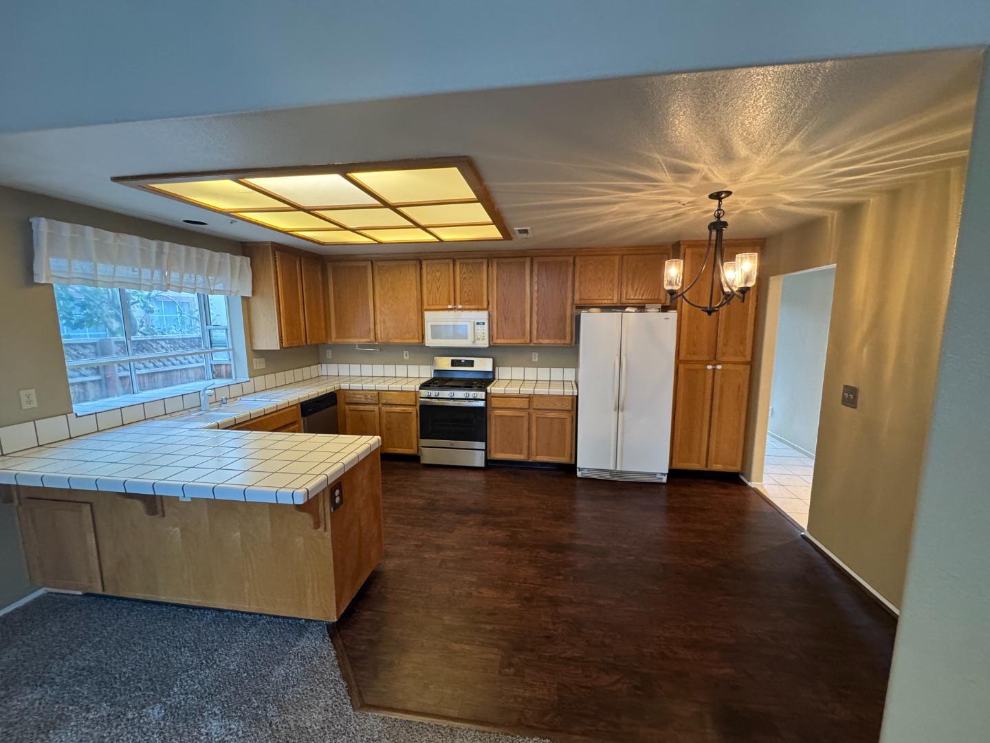 Detail Gallery Image 31 of 42 For 1918 Newcastle Dr, Salinas,  CA 93906 - 4 Beds | 2 Baths
