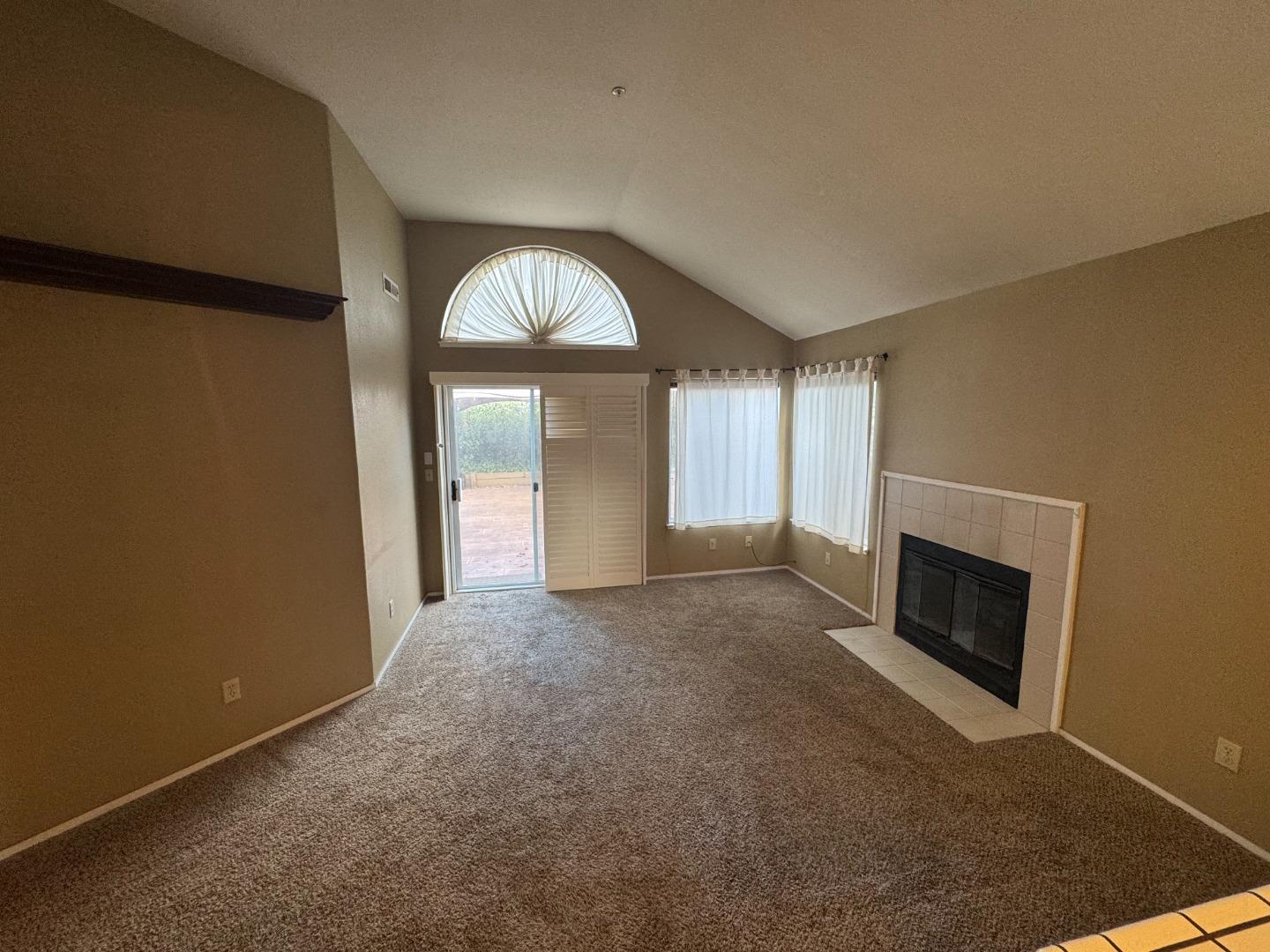 Detail Gallery Image 32 of 42 For 1918 Newcastle Dr, Salinas,  CA 93906 - 4 Beds | 2 Baths