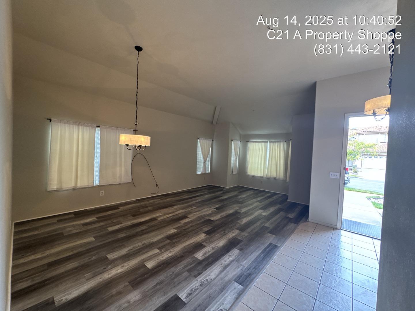 Detail Gallery Image 4 of 19 For 1918 Newcastle Dr, Salinas,  CA 93906 - 4 Beds | 2 Baths