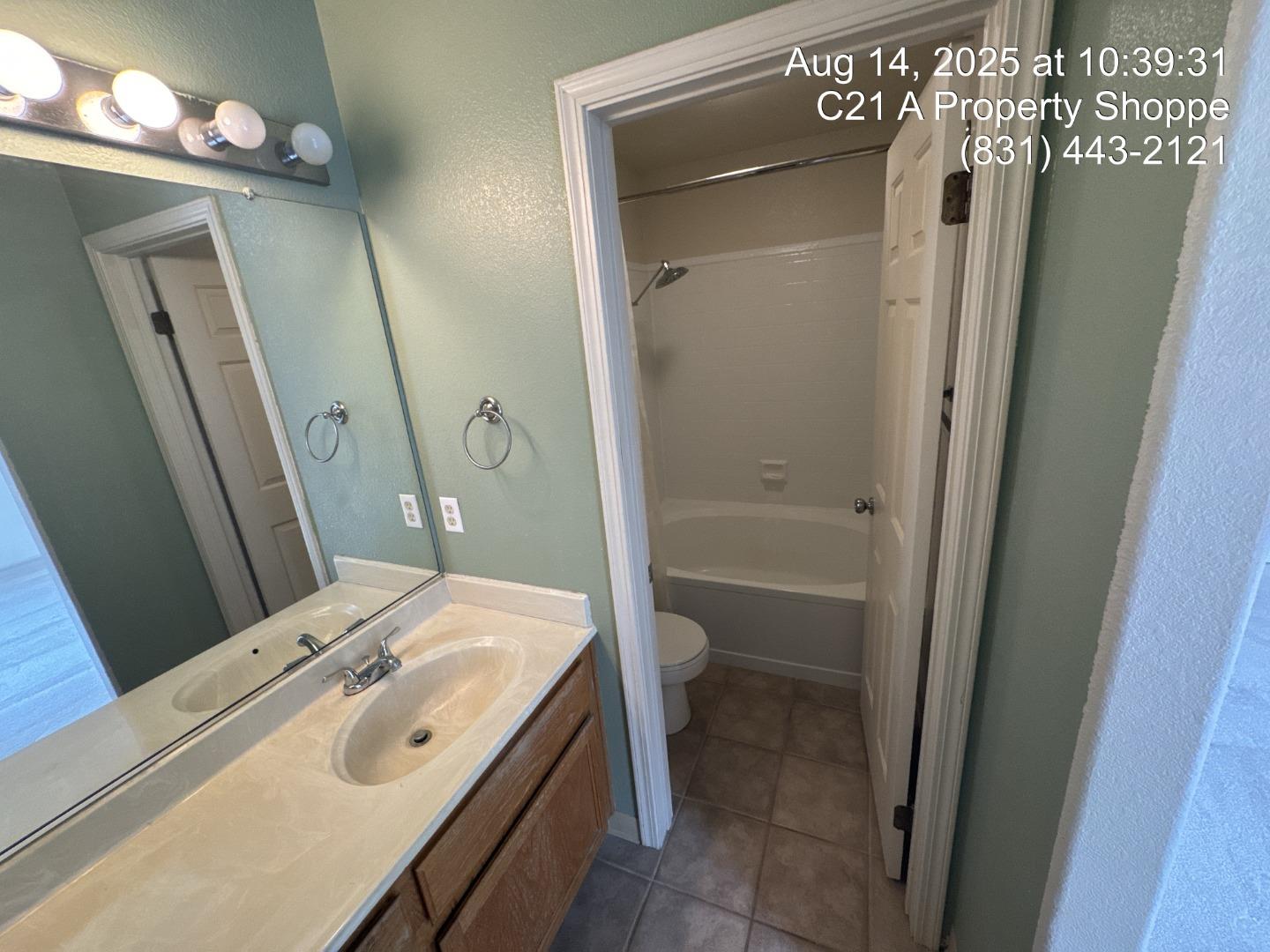 Detail Gallery Image 5 of 19 For 1918 Newcastle Dr, Salinas,  CA 93906 - 4 Beds | 2 Baths