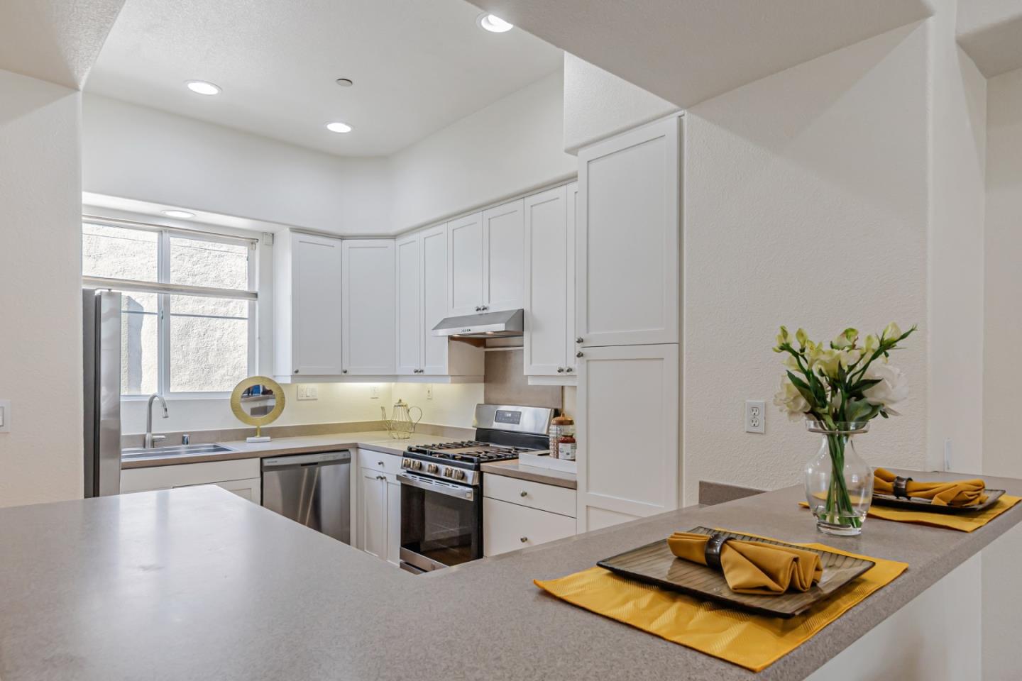Detail Gallery Image 10 of 40 For 39 Cloud Walk, Milpitas,  CA 95035 - 2 Beds | 2/1 Baths