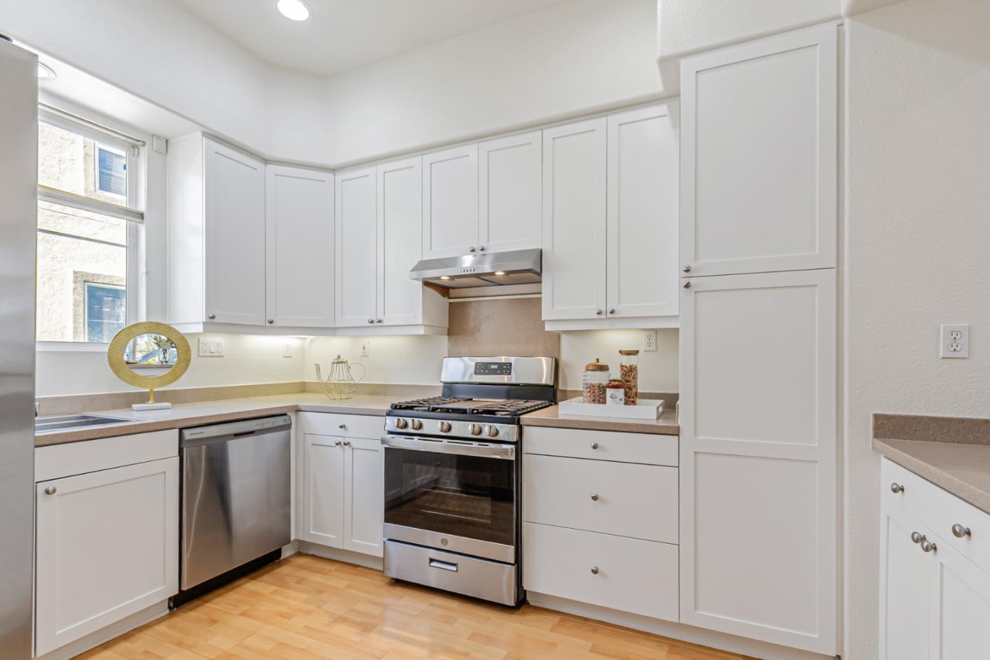 Detail Gallery Image 11 of 40 For 39 Cloud Walk, Milpitas,  CA 95035 - 2 Beds | 2/1 Baths