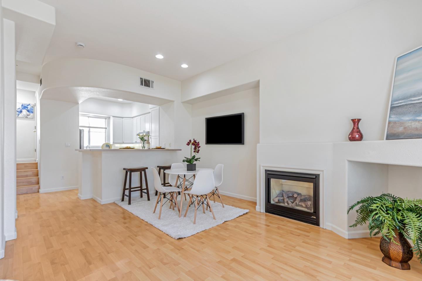 Detail Gallery Image 14 of 40 For 39 Cloud Walk, Milpitas,  CA 95035 - 2 Beds | 2/1 Baths