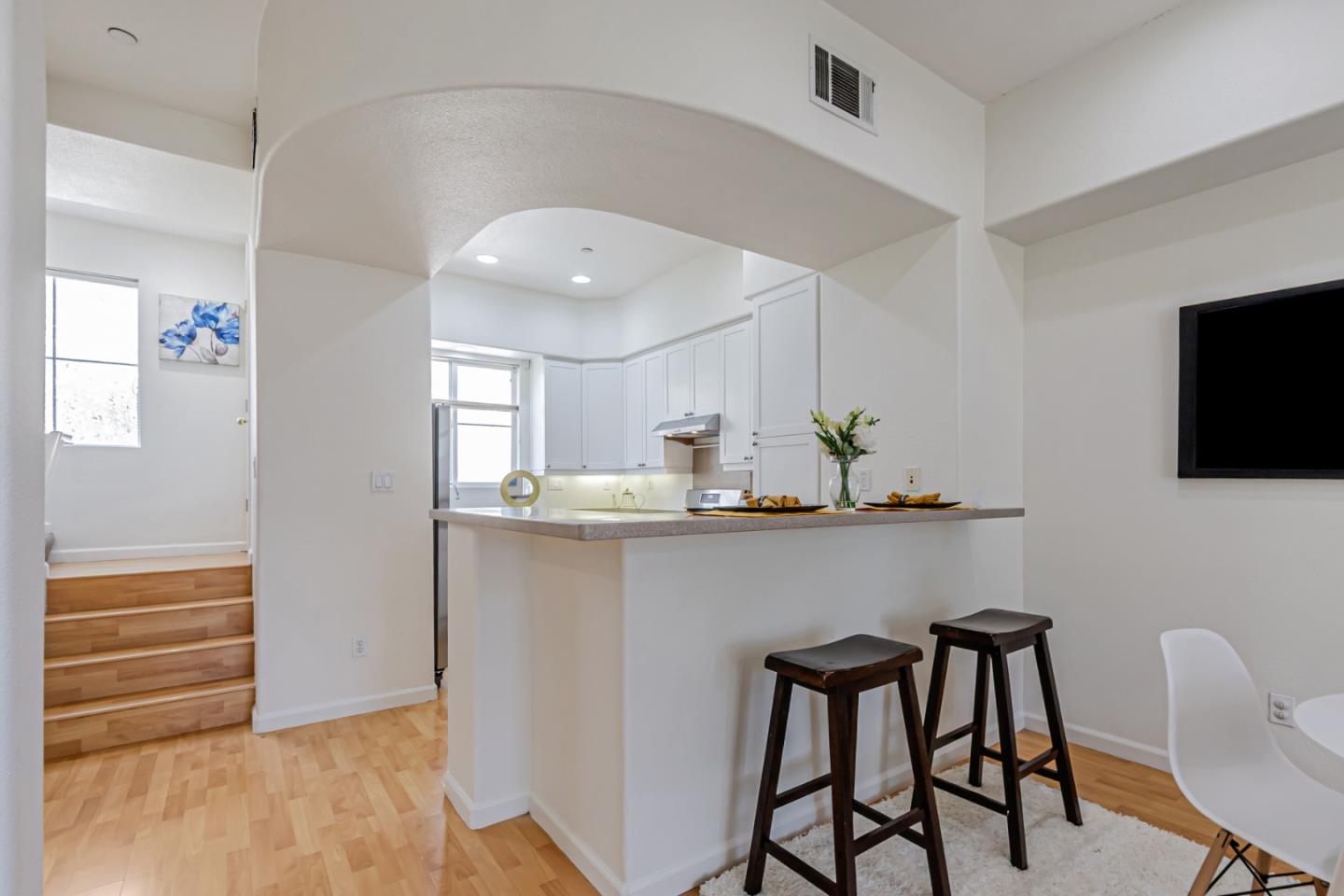 Detail Gallery Image 2 of 40 For 39 Cloud Walk, Milpitas,  CA 95035 - 2 Beds | 2/1 Baths