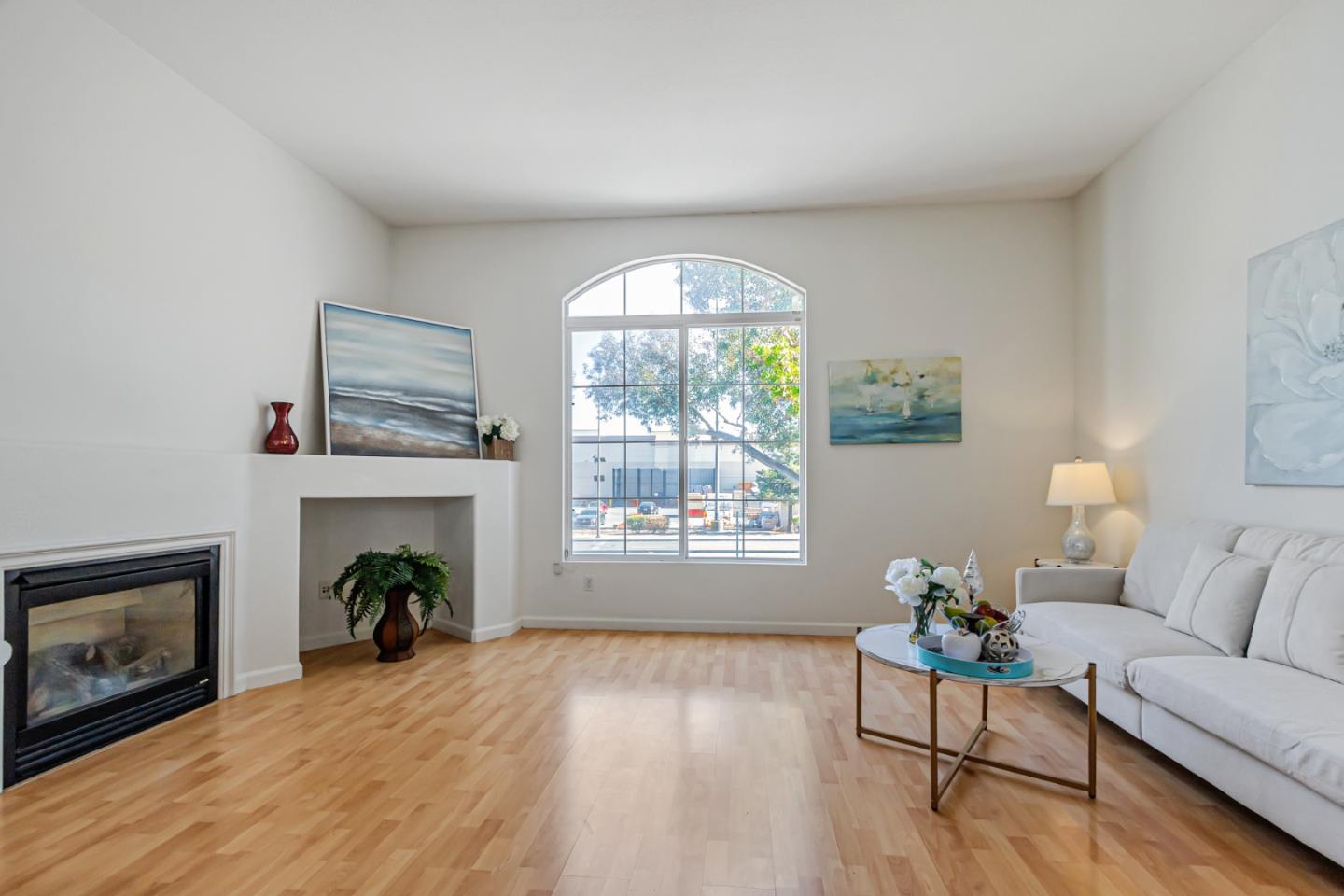 Detail Gallery Image 3 of 40 For 39 Cloud Walk, Milpitas,  CA 95035 - 2 Beds | 2/1 Baths