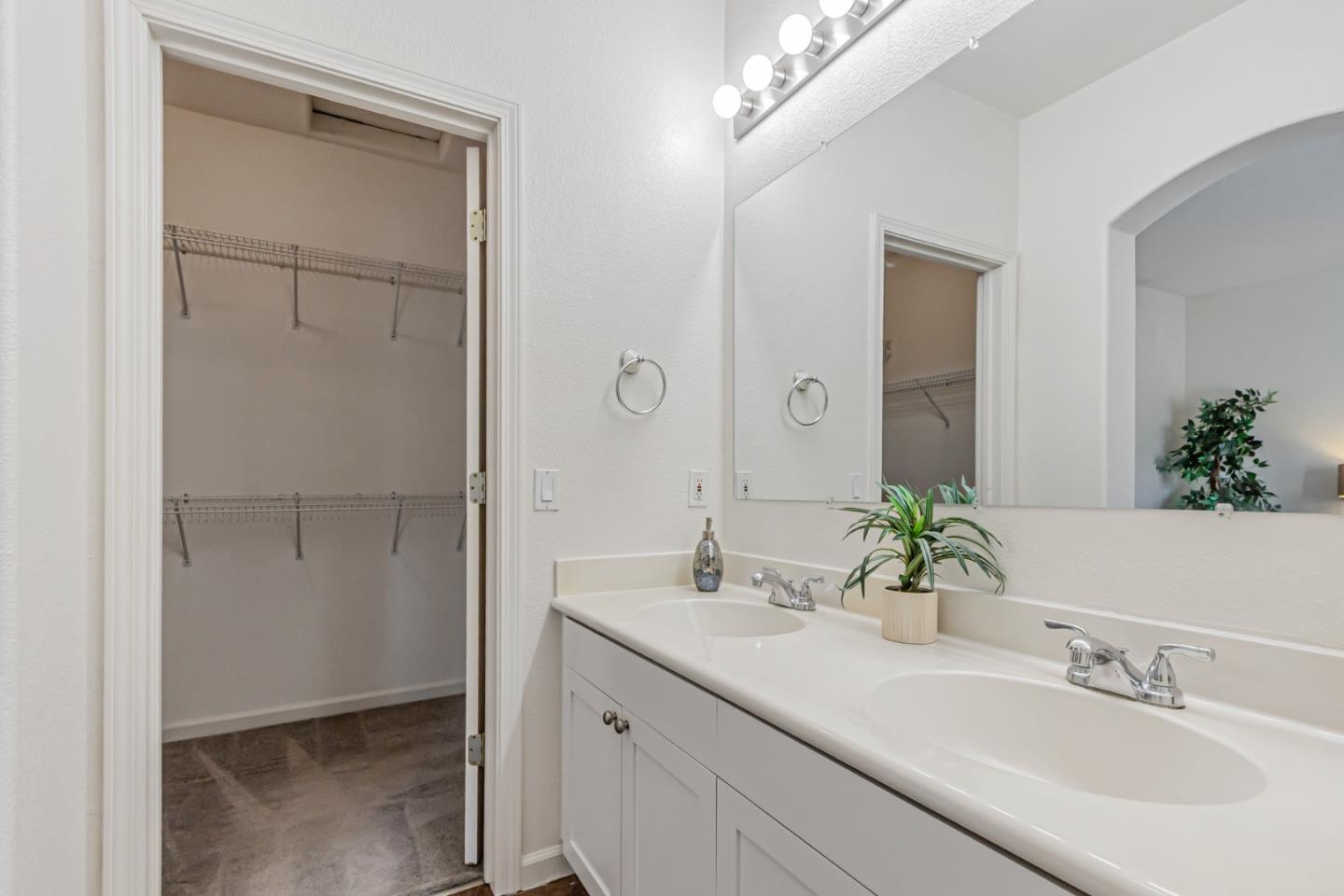 Detail Gallery Image 30 of 40 For 39 Cloud Walk, Milpitas,  CA 95035 - 2 Beds | 2/1 Baths