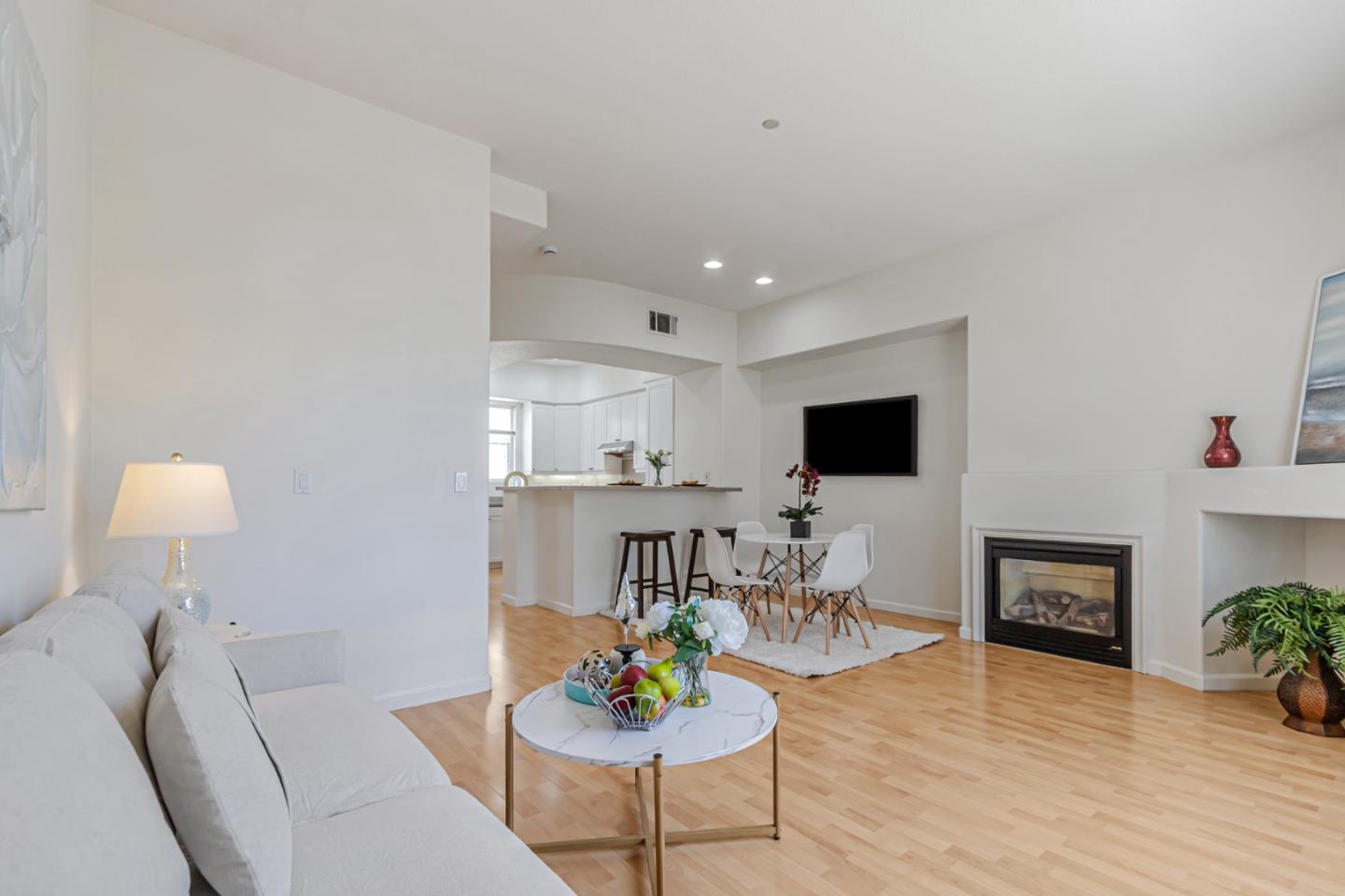 Detail Gallery Image 7 of 40 For 39 Cloud Walk, Milpitas,  CA 95035 - 2 Beds | 2/1 Baths