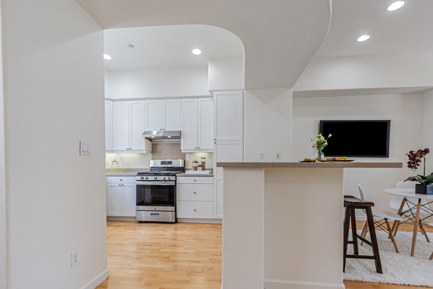 Detail Gallery Image 8 of 40 For 39 Cloud Walk, Milpitas,  CA 95035 - 2 Beds | 2/1 Baths