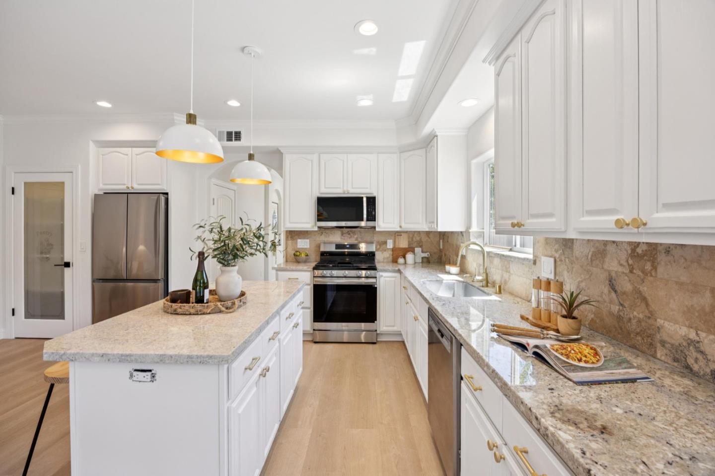 Detail Gallery Image 20 of 122 For 221 S 21st St, San Jose,  CA 95116 - 4 Beds | 3 Baths