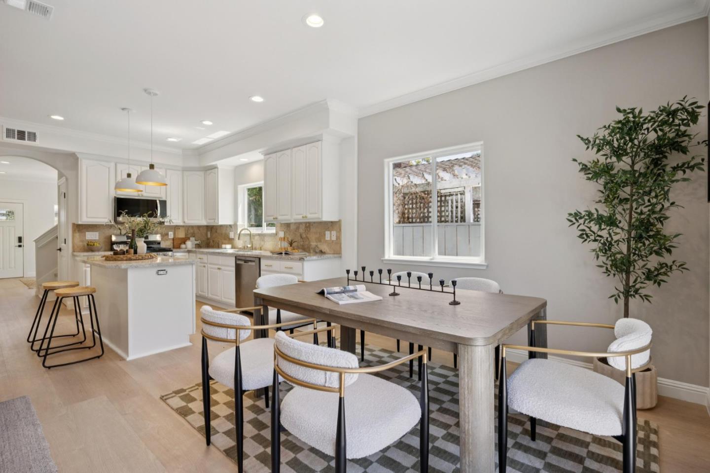 Detail Gallery Image 28 of 122 For 221 S 21st St, San Jose,  CA 95116 - 4 Beds | 3 Baths
