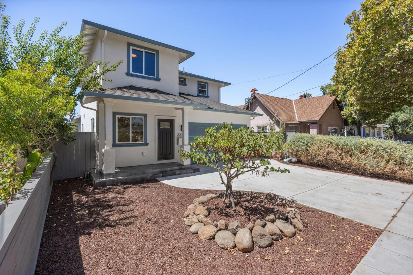 Detail Gallery Image 4 of 122 For 221 S 21st St, San Jose,  CA 95116 - 4 Beds | 3 Baths
