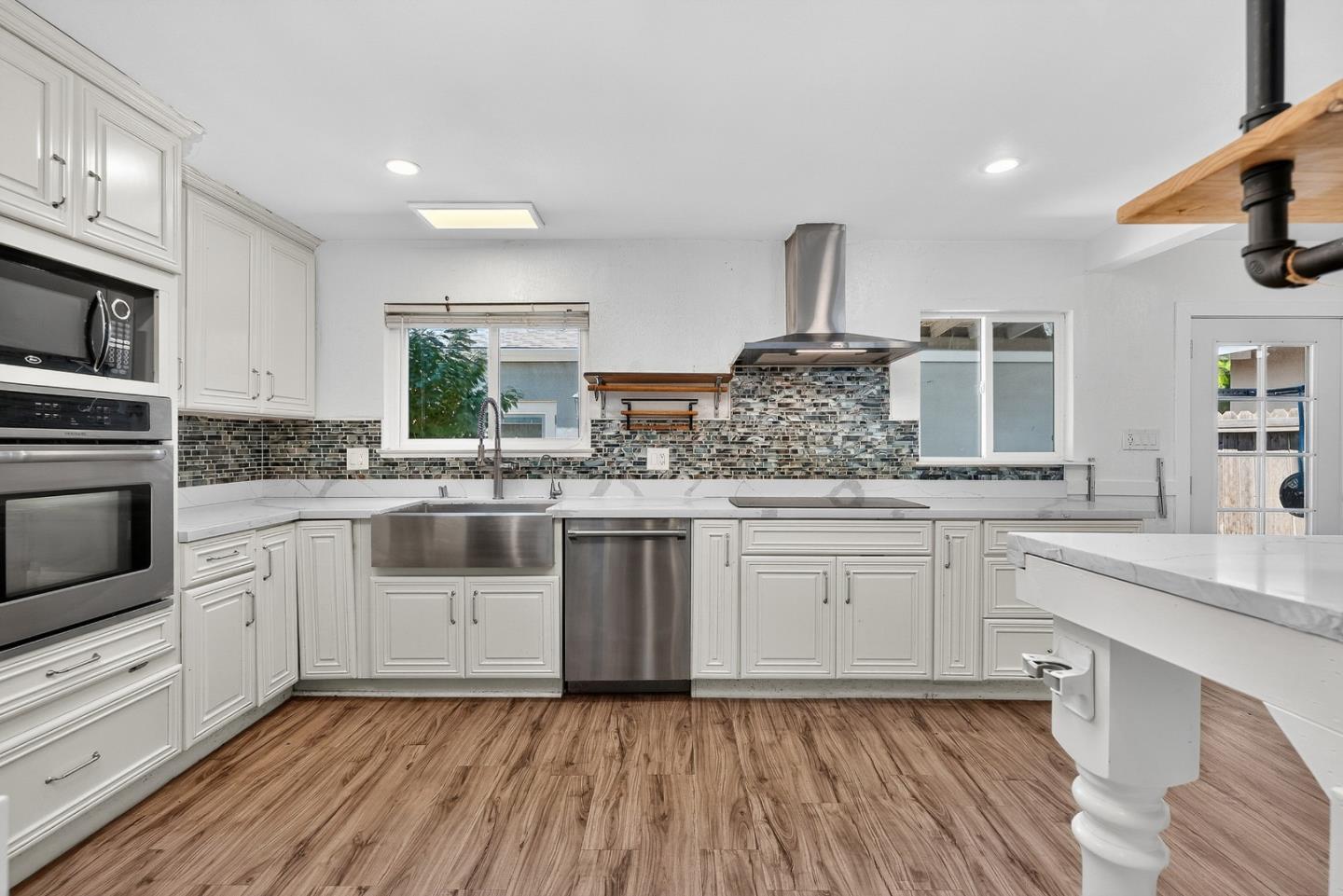 Detail Gallery Image 4 of 56 For 3291 Selva Dr, San Jose,  CA 95148 - 4 Beds | 3 Baths