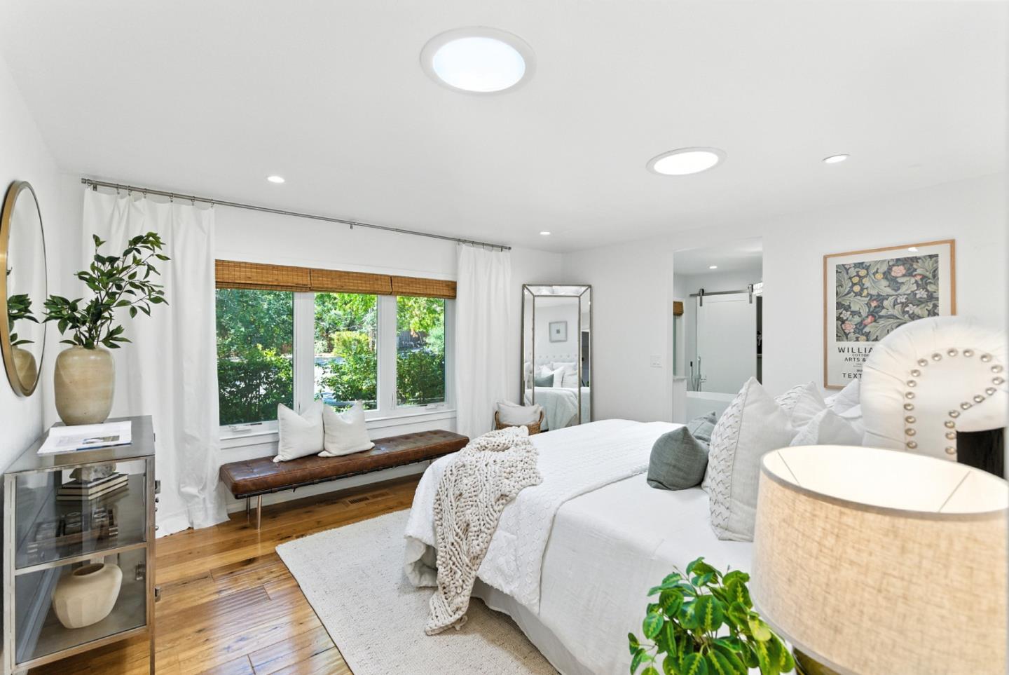 Detail Gallery Image 14 of 60 For 810 Glencrag Way, Woodside,  CA 94062 - 4 Beds | 4 Baths