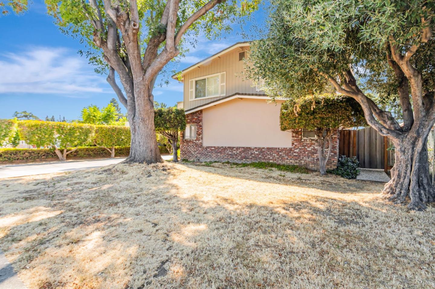 Detail Gallery Image 8 of 55 For 1461 Norman Ave, San Jose,  CA 95125 - 4 Beds | 2/1 Baths