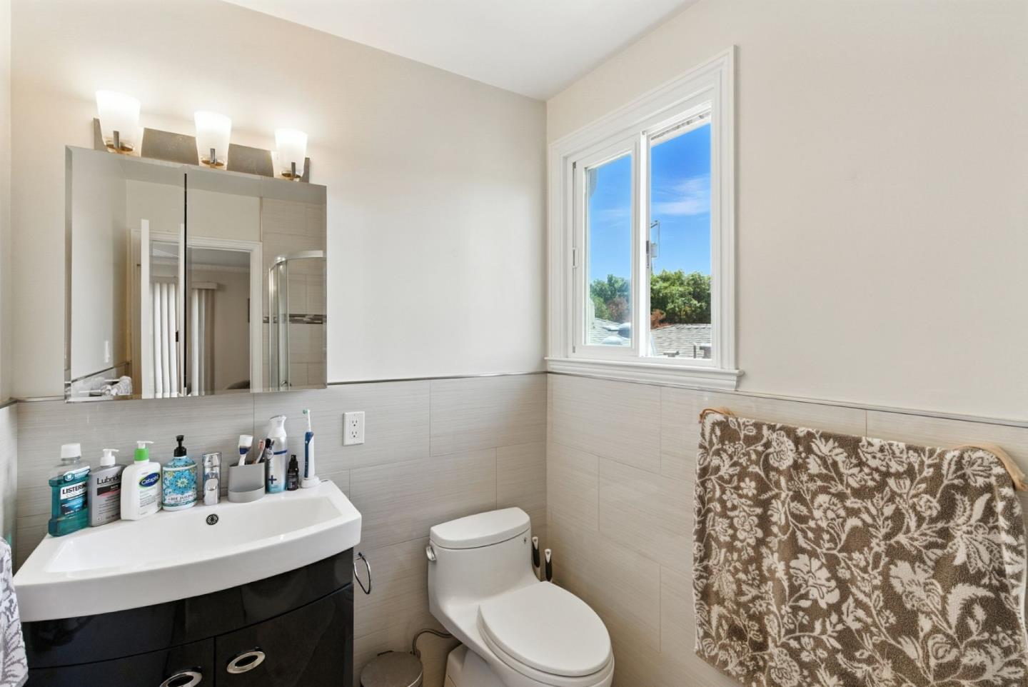 Detail Gallery Image 10 of 23 For 211 Anita Dr, Millbrae,  CA 94030 - 3 Beds | 2 Baths