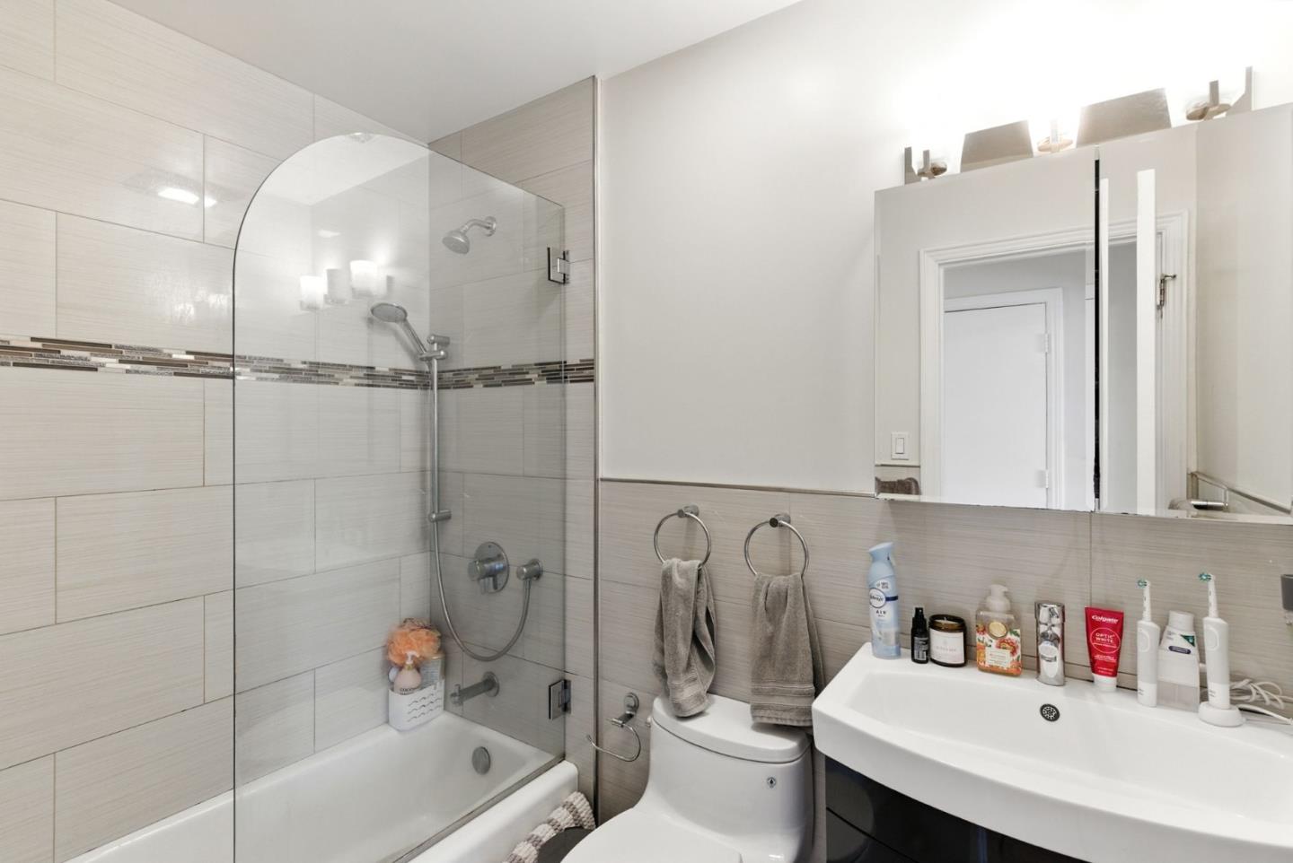 Detail Gallery Image 14 of 23 For 211 Anita Dr, Millbrae,  CA 94030 - 3 Beds | 2 Baths