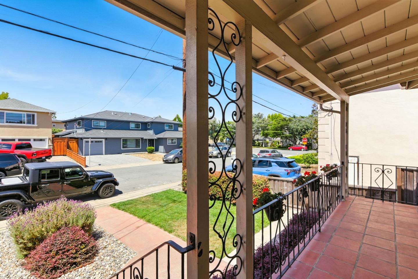 Detail Gallery Image 2 of 23 For 211 Anita Dr, Millbrae,  CA 94030 - 3 Beds | 2 Baths