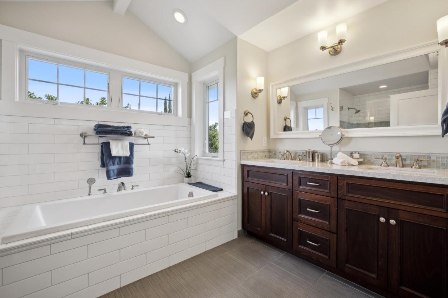 Detail Gallery Image 17 of 33 For 21150 Grenola Dr, Cupertino,  CA 95014 - 4 Beds | 4/1 Baths