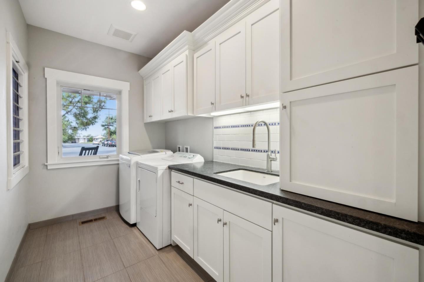 Detail Gallery Image 23 of 33 For 21150 Grenola Dr, Cupertino,  CA 95014 - 4 Beds | 4/1 Baths