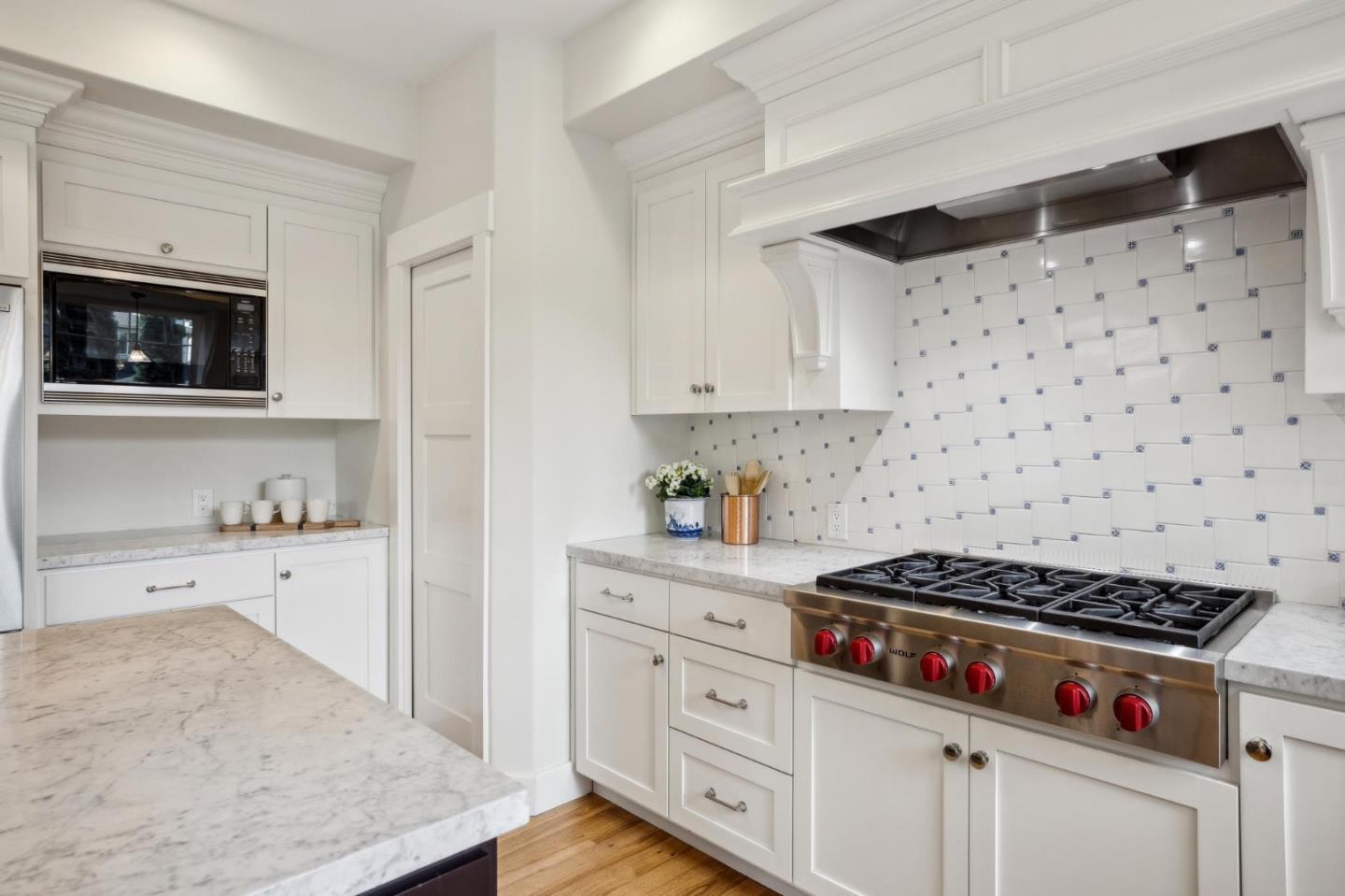 Detail Gallery Image 8 of 33 For 21150 Grenola Dr, Cupertino,  CA 95014 - 4 Beds | 4/1 Baths