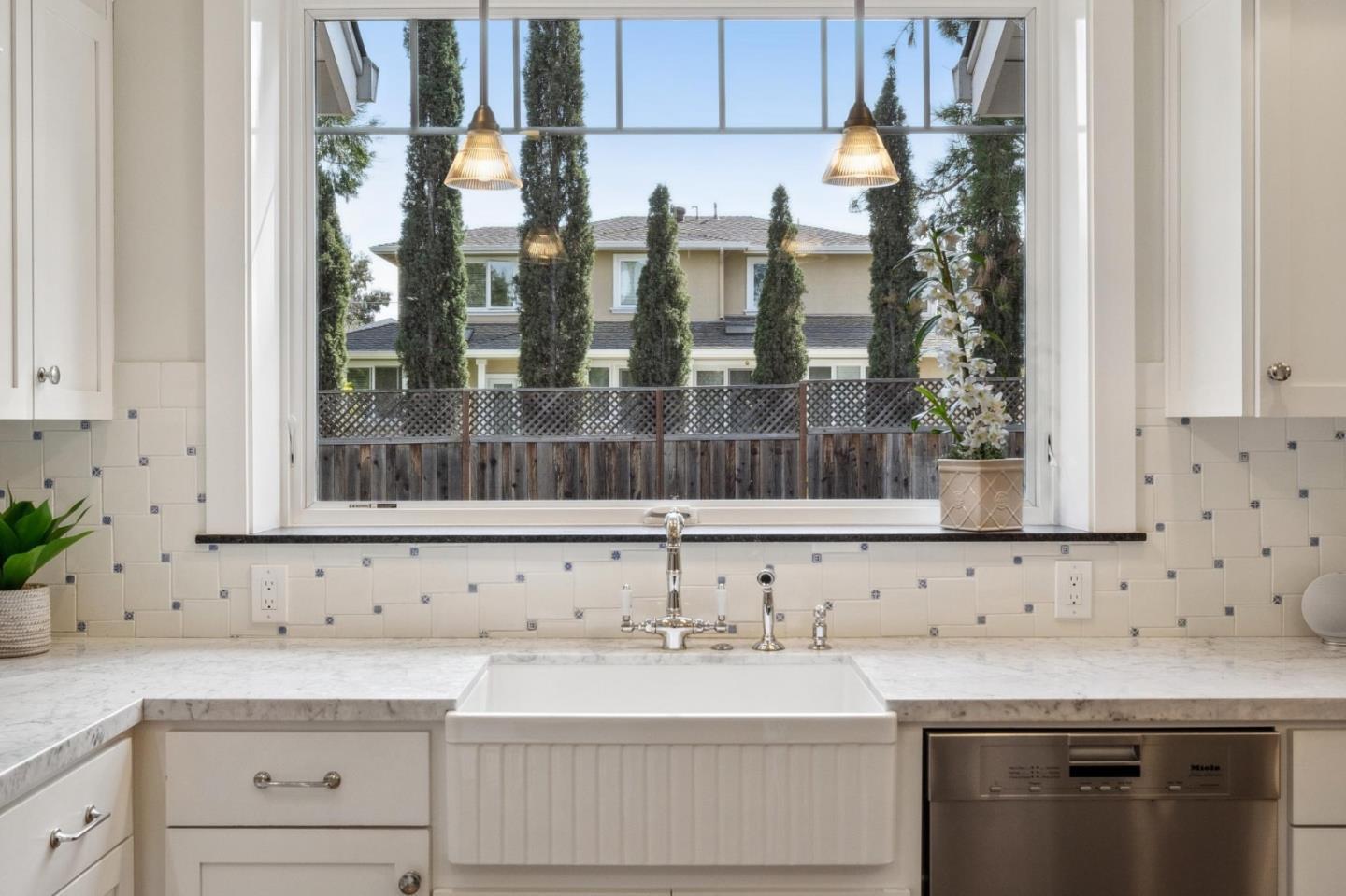 Detail Gallery Image 9 of 33 For 21150 Grenola Dr, Cupertino,  CA 95014 - 4 Beds | 4/1 Baths