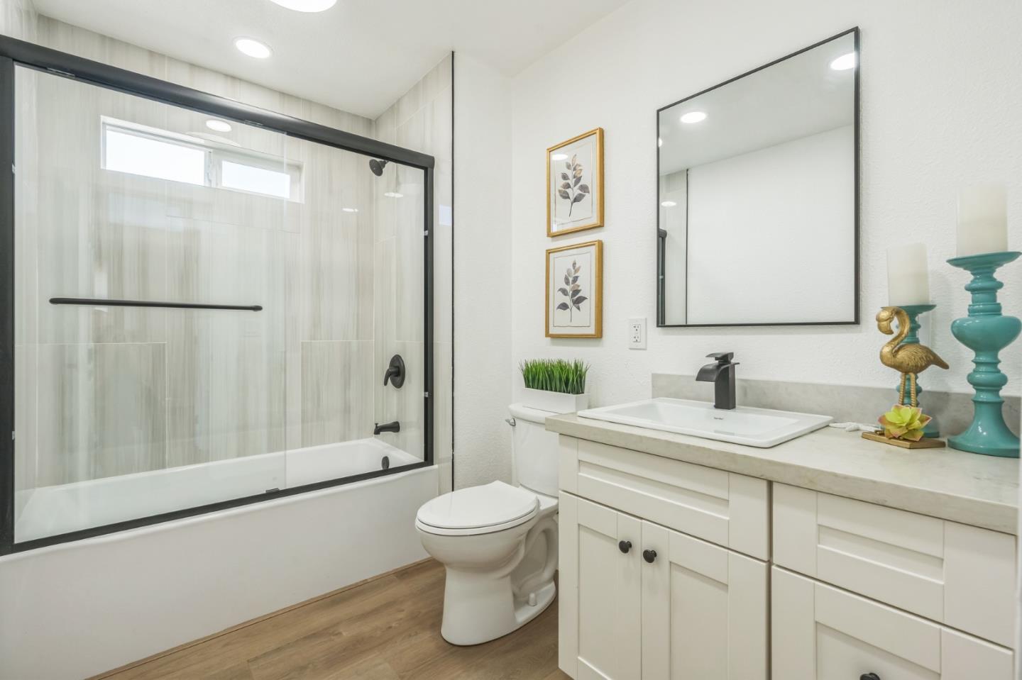 Detail Gallery Image 11 of 15 For 951 Hillcrest Rd, Hollister,  CA 95023 - 2 Beds | 1 Baths