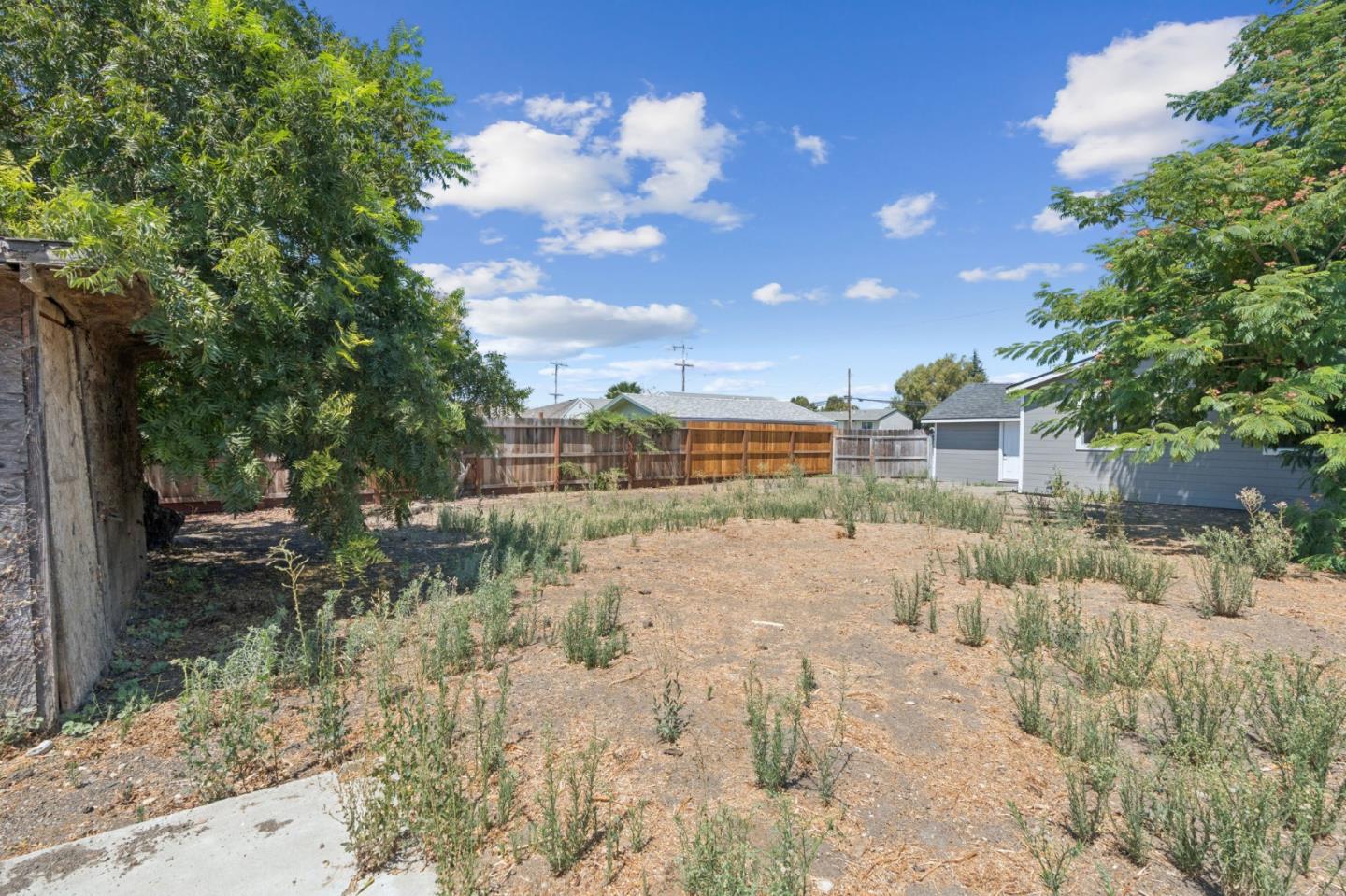 Detail Gallery Image 12 of 15 For 951 Hillcrest Rd, Hollister,  CA 95023 - 2 Beds | 1 Baths