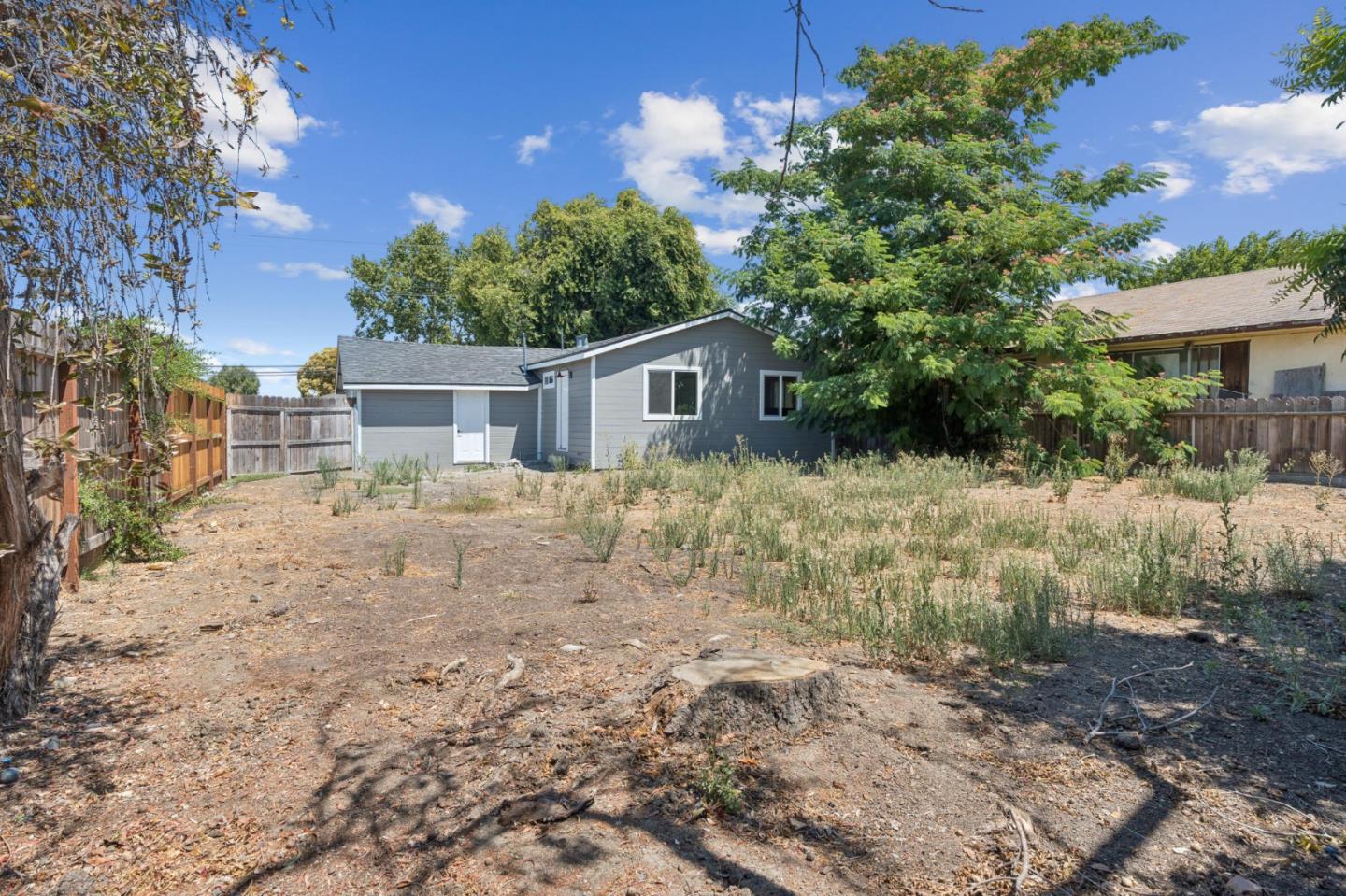 Detail Gallery Image 13 of 15 For 951 Hillcrest Rd, Hollister,  CA 95023 - 2 Beds | 1 Baths