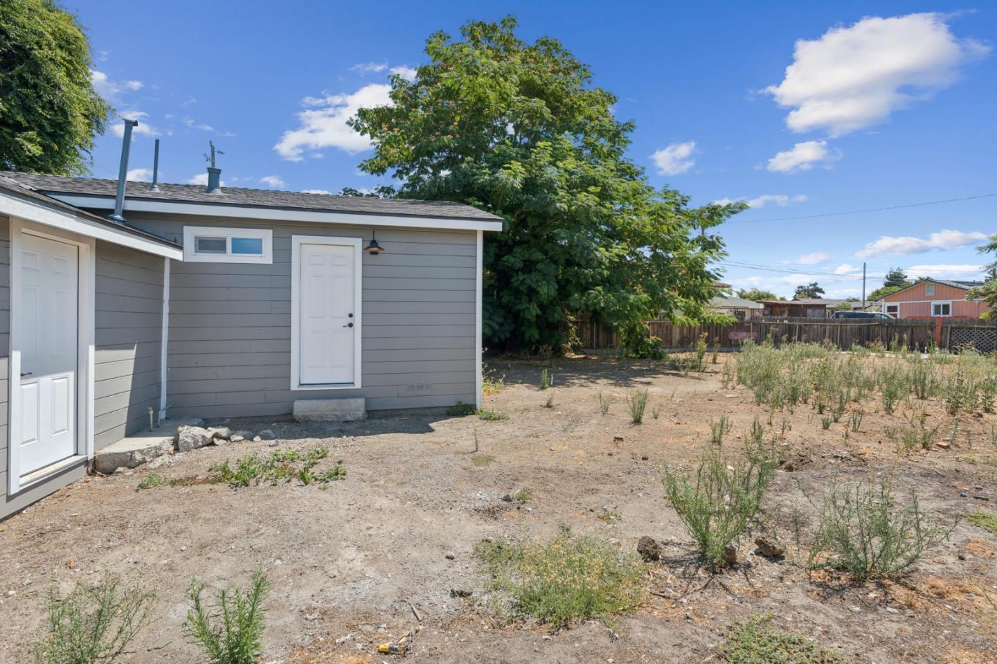 Detail Gallery Image 14 of 15 For 951 Hillcrest Rd, Hollister,  CA 95023 - 2 Beds | 1 Baths
