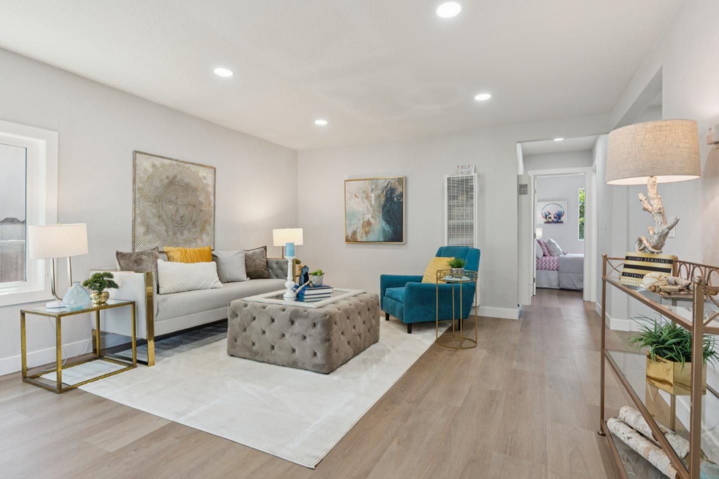 Detail Gallery Image 2 of 15 For 951 Hillcrest Rd, Hollister,  CA 95023 - 2 Beds | 1 Baths