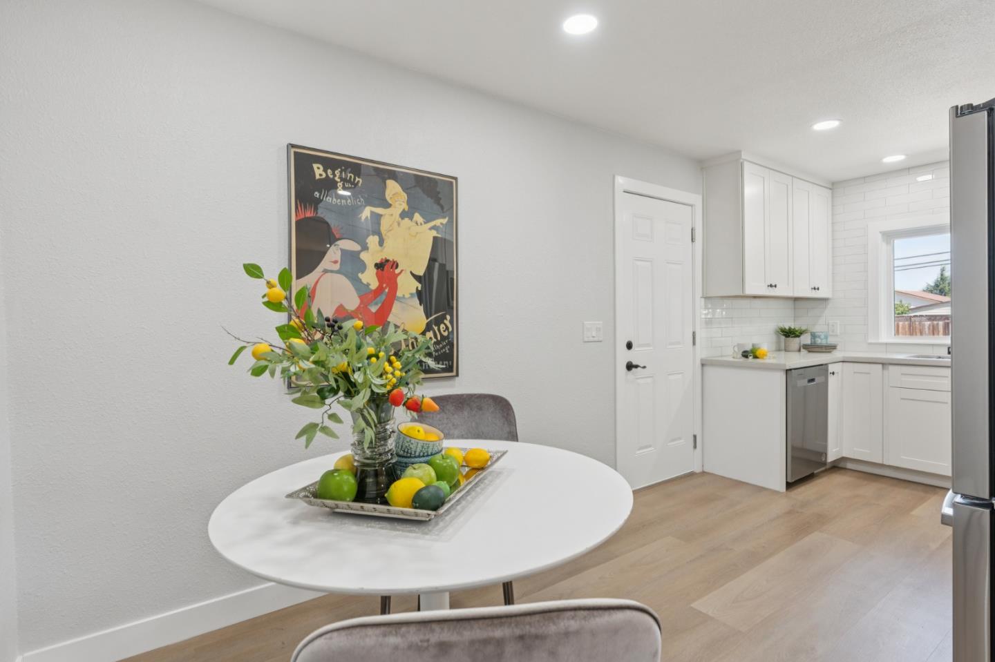 Detail Gallery Image 7 of 15 For 951 Hillcrest Rd, Hollister,  CA 95023 - 2 Beds | 1 Baths